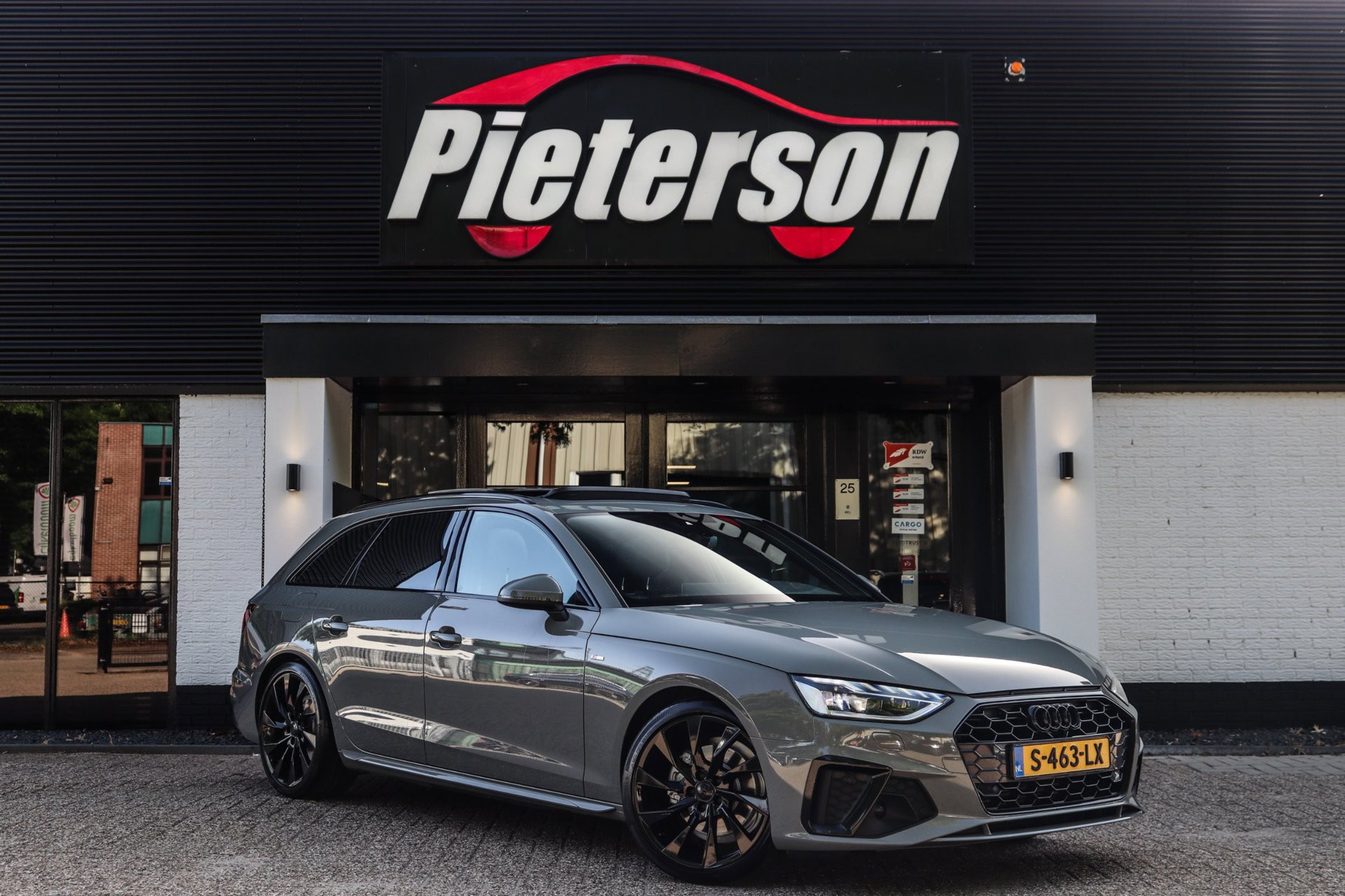Audi A4 Avant 40 TFSI 3x S-Line PANO FACELIFT BTW ACC NARDO 2020 - voorkant
