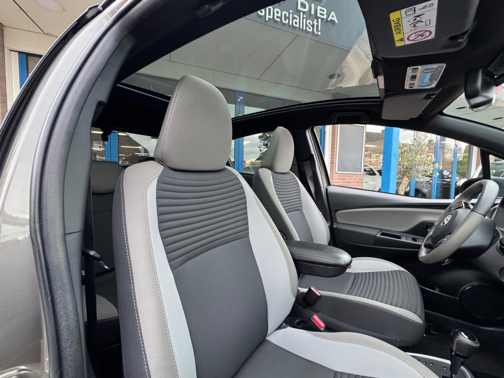 Foto van Toyota Toyota Yaris Hybrid
