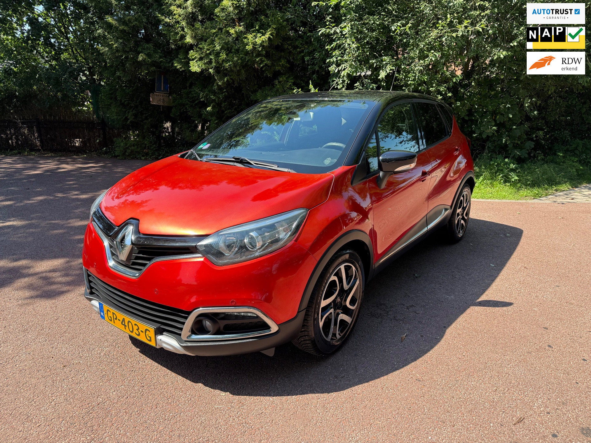 Renault Captur 1.2 TCe Helly Hansen / Navi / Leder / Automaat / Camera / Airco 2015 - voorkant