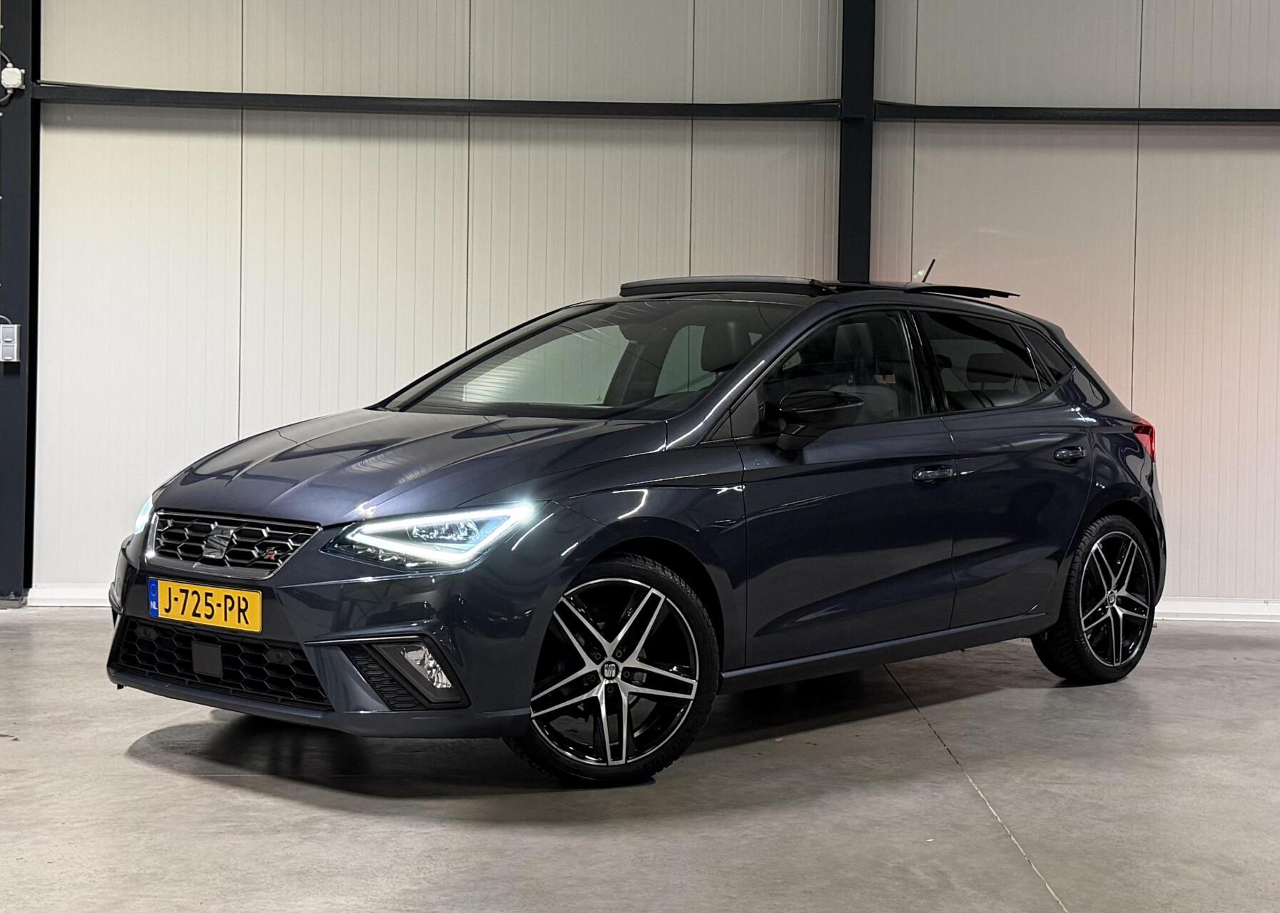 Seat Ibiza 1.0 TSI FR Pano Sfeer Virtual Camera Beats Audio 2020 - voorkant
