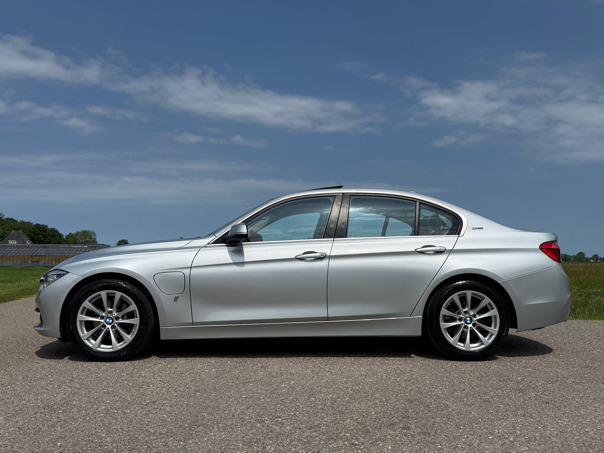 Foto van BMW 330e Iperformance