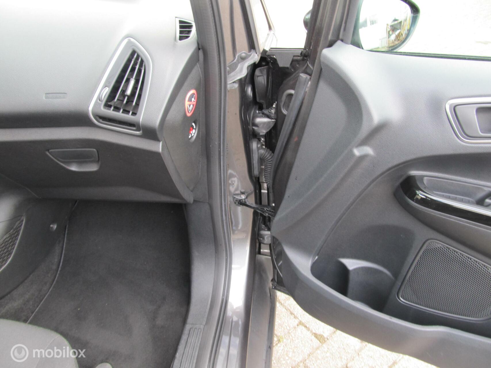 Foto van Ford B-max