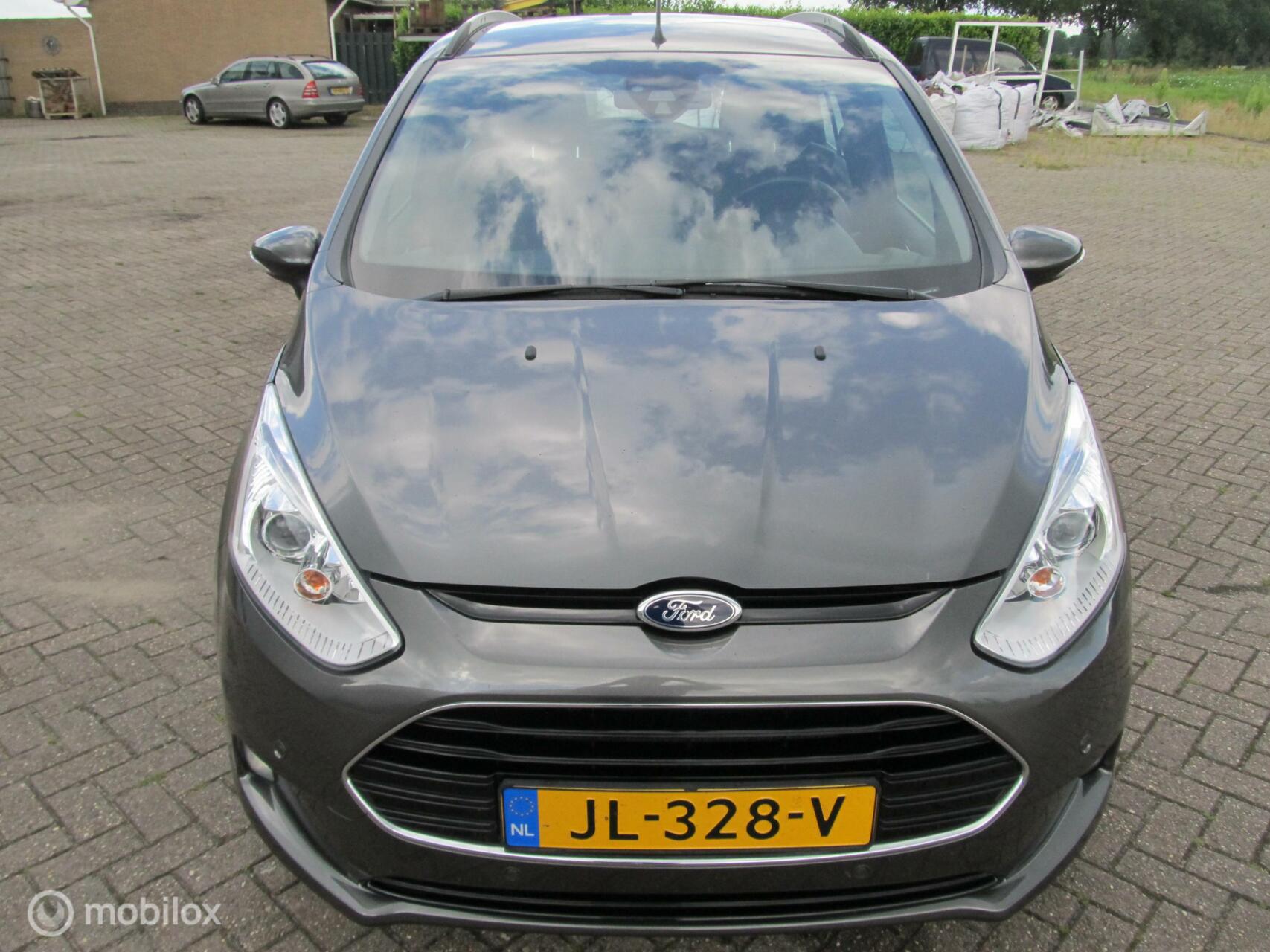 Foto van Ford B-max