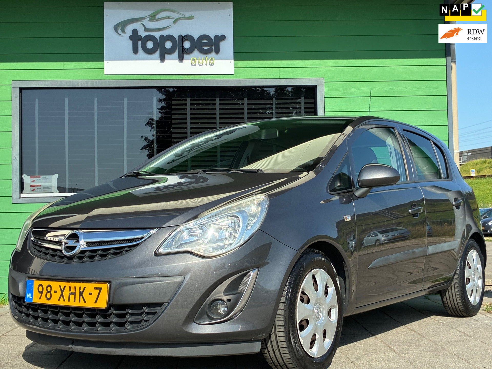 Opel Corsa 1.4-16V Anniversary Edition|1e Eigenaar|Navigatie|CruiseControl|Airco |Trekhaak 2012 - voorkant
