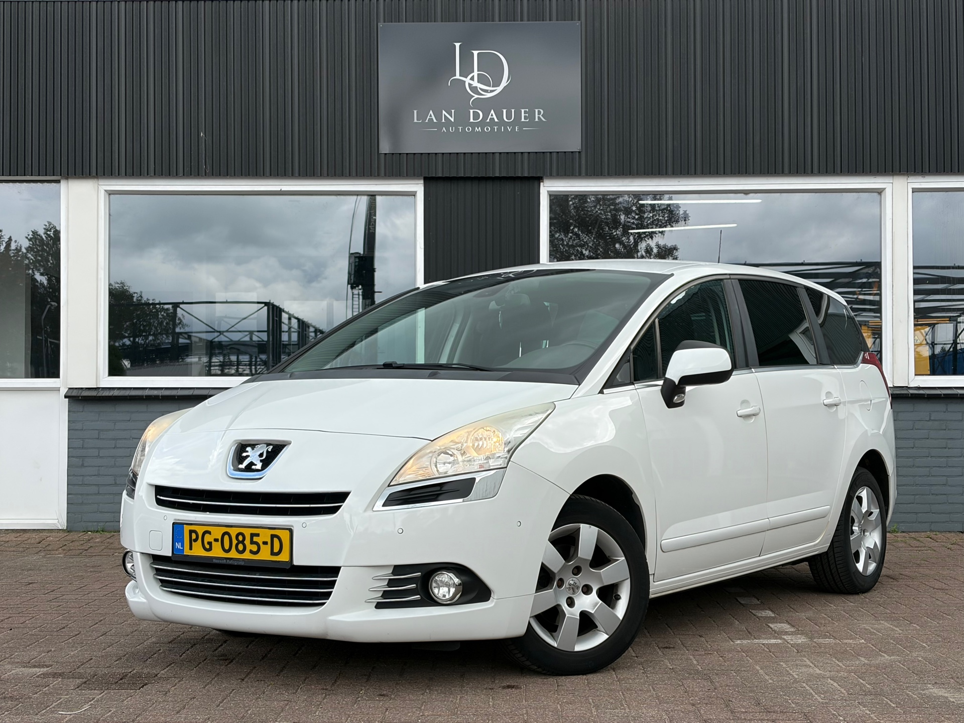 Foto van PEUGEOT 5008
