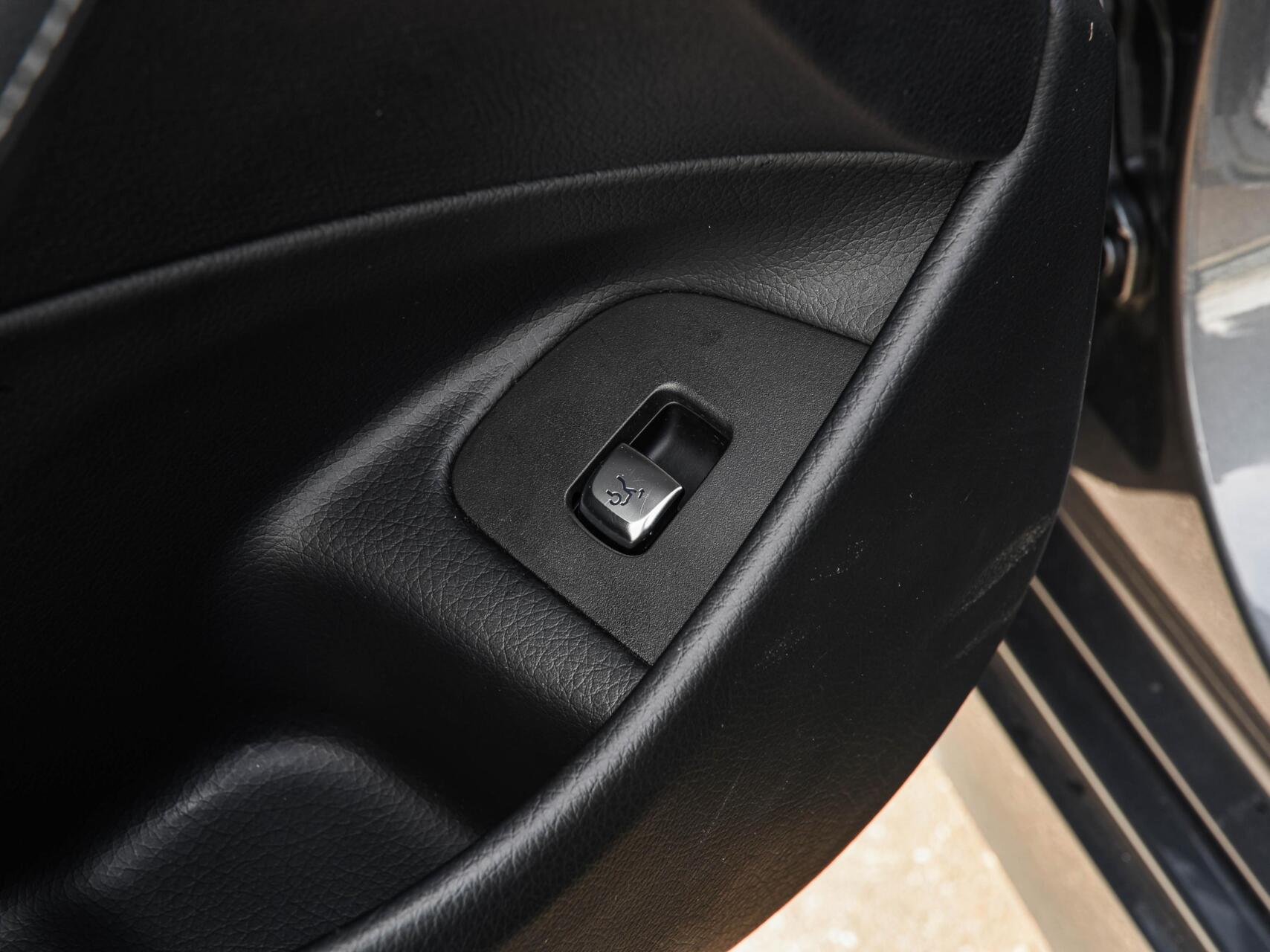 Foto van Mercedes-Benz E 220 D