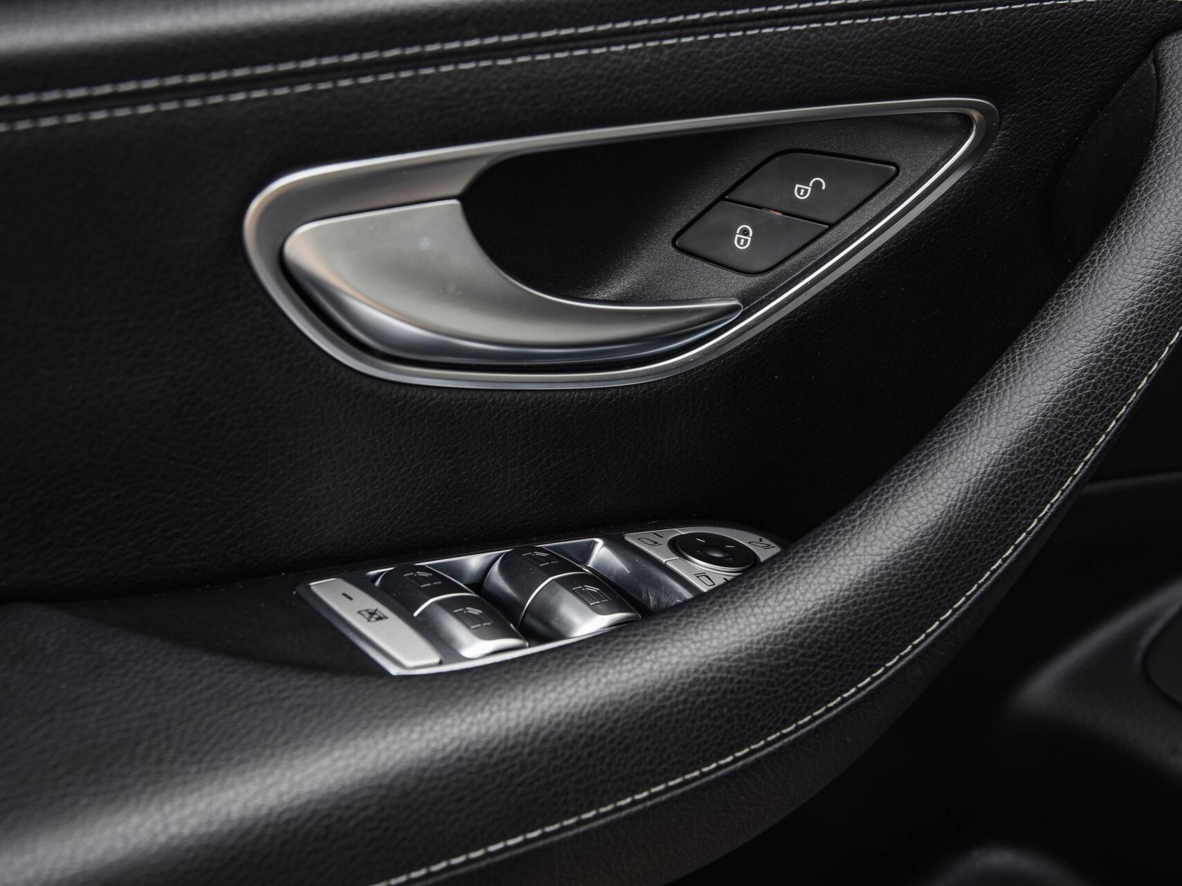 Foto van Mercedes-Benz E 220 D