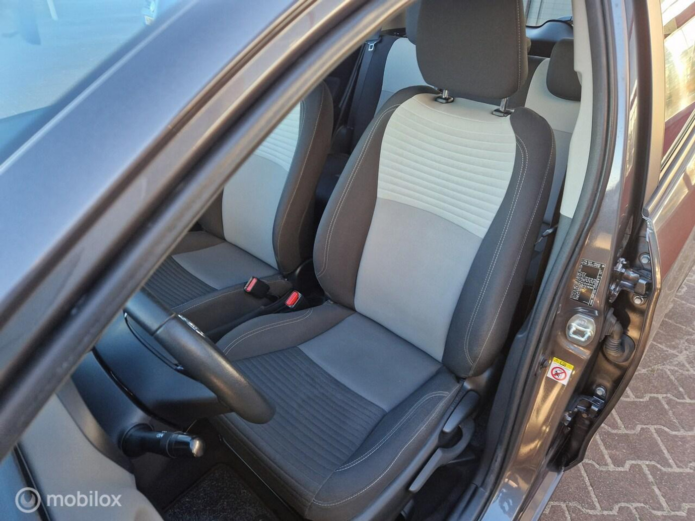 Foto van Toyota Toyota Yaris Hybrid