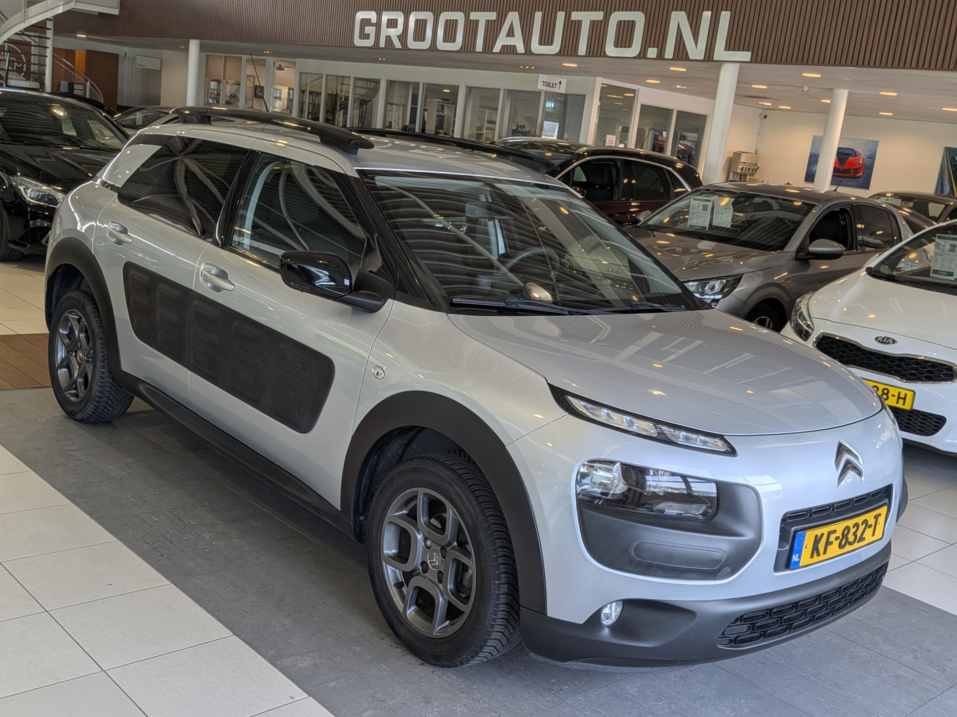Citroen C4 Cactus 1.2 PureTech Shine Automaat 2016 - voorkant