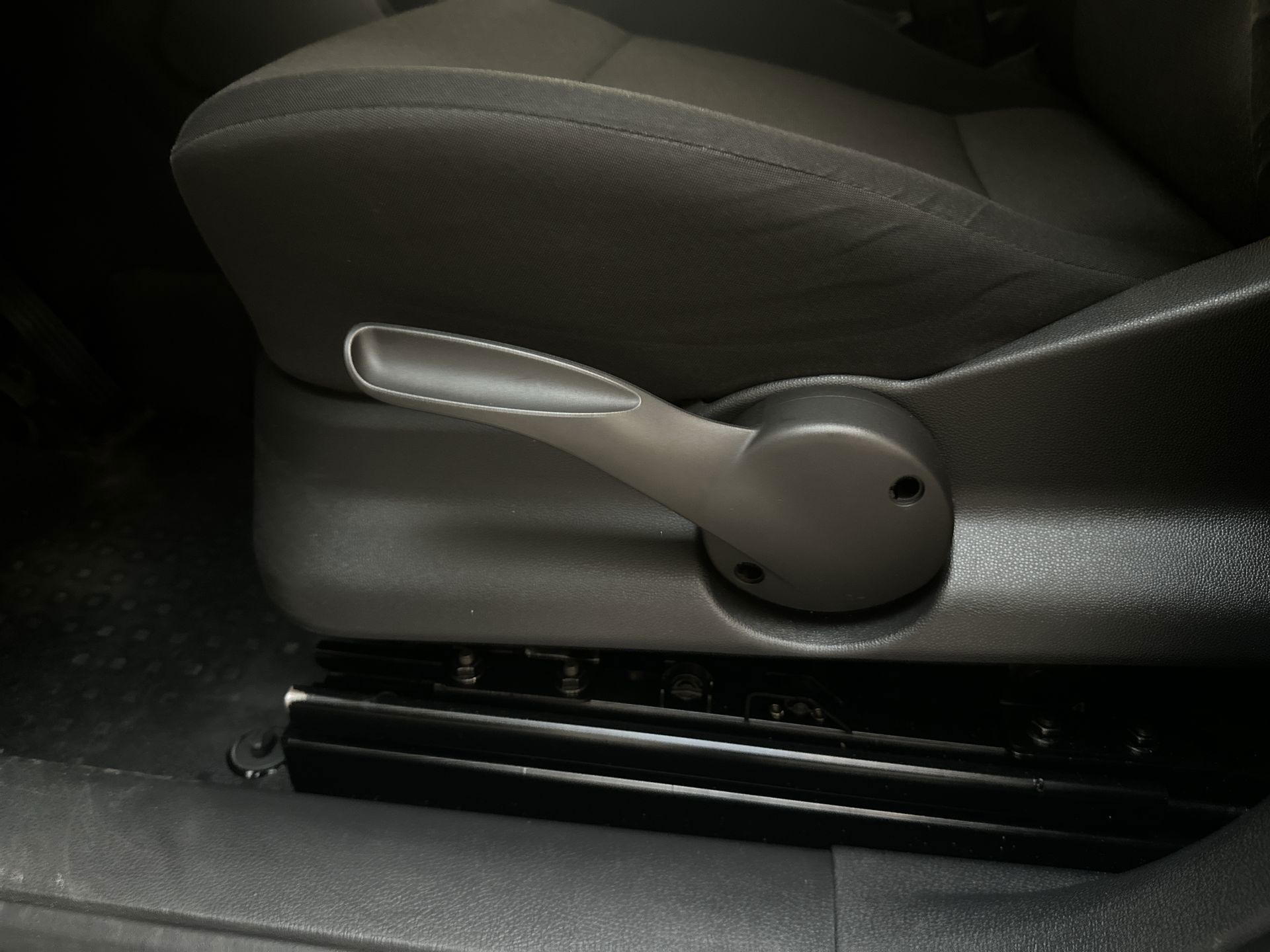 Foto van Volkswagen Caddy Modified Partition Wall