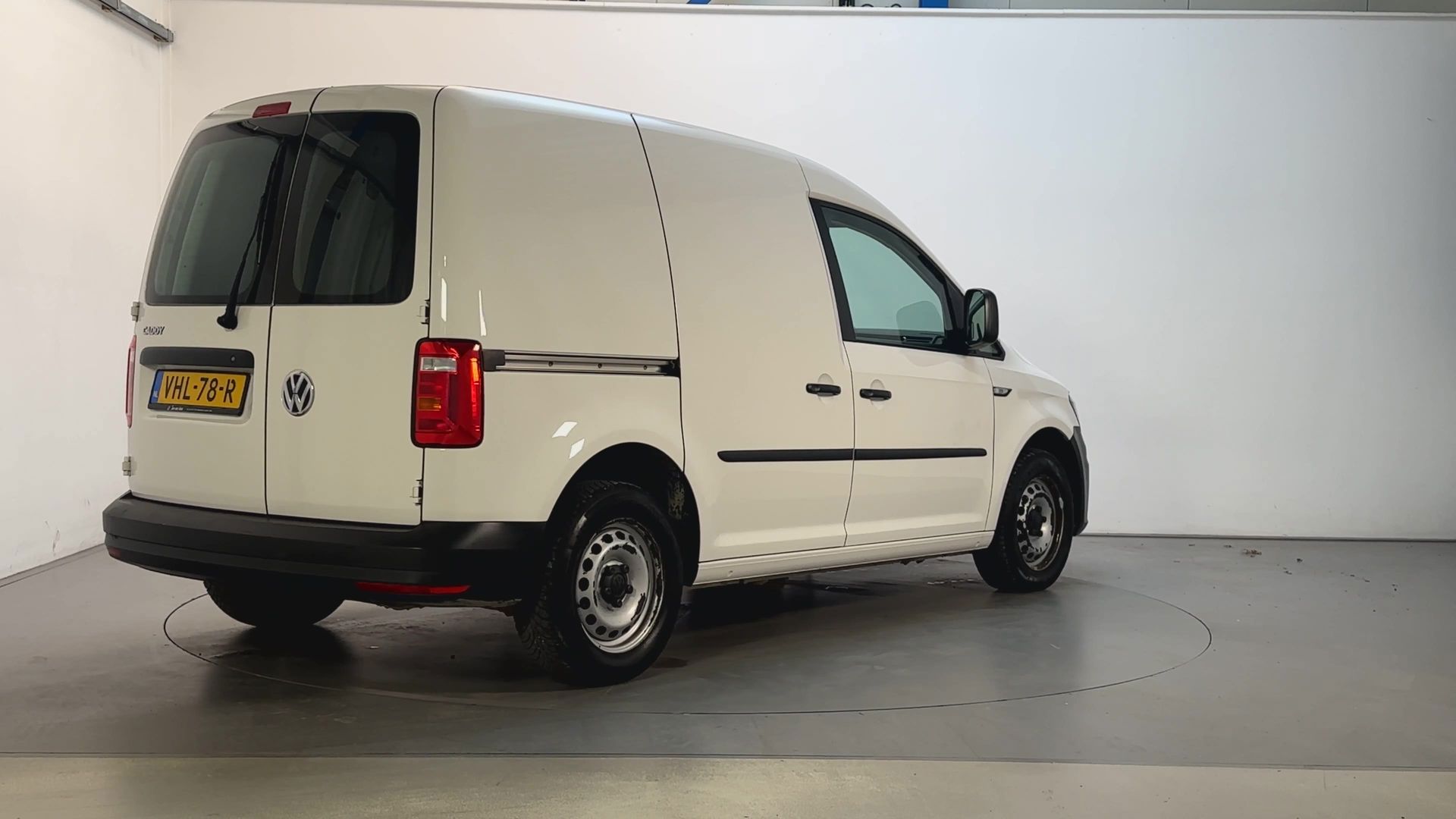 Foto van Volkswagen Caddy Modified Partition Wall