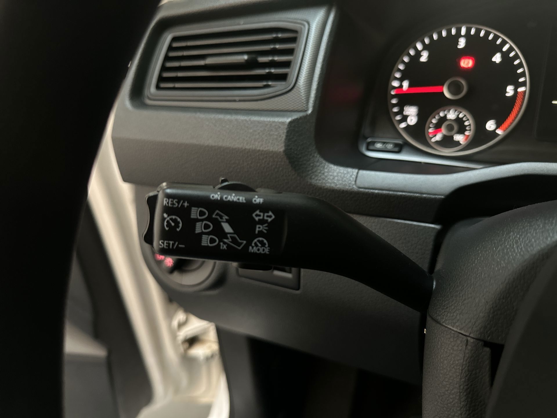 Foto van Volkswagen Caddy Modified Partition Wall