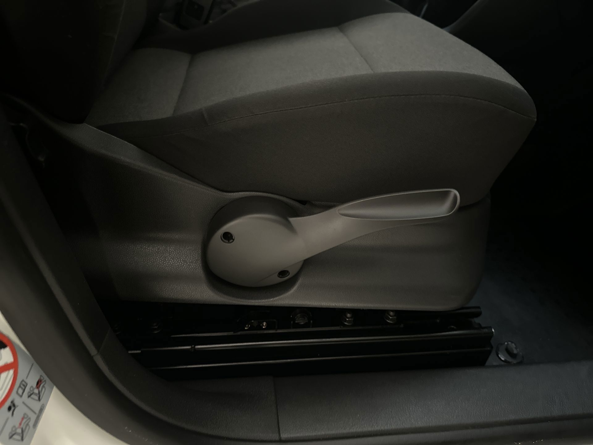 Foto van Volkswagen Caddy Modified Partition Wall