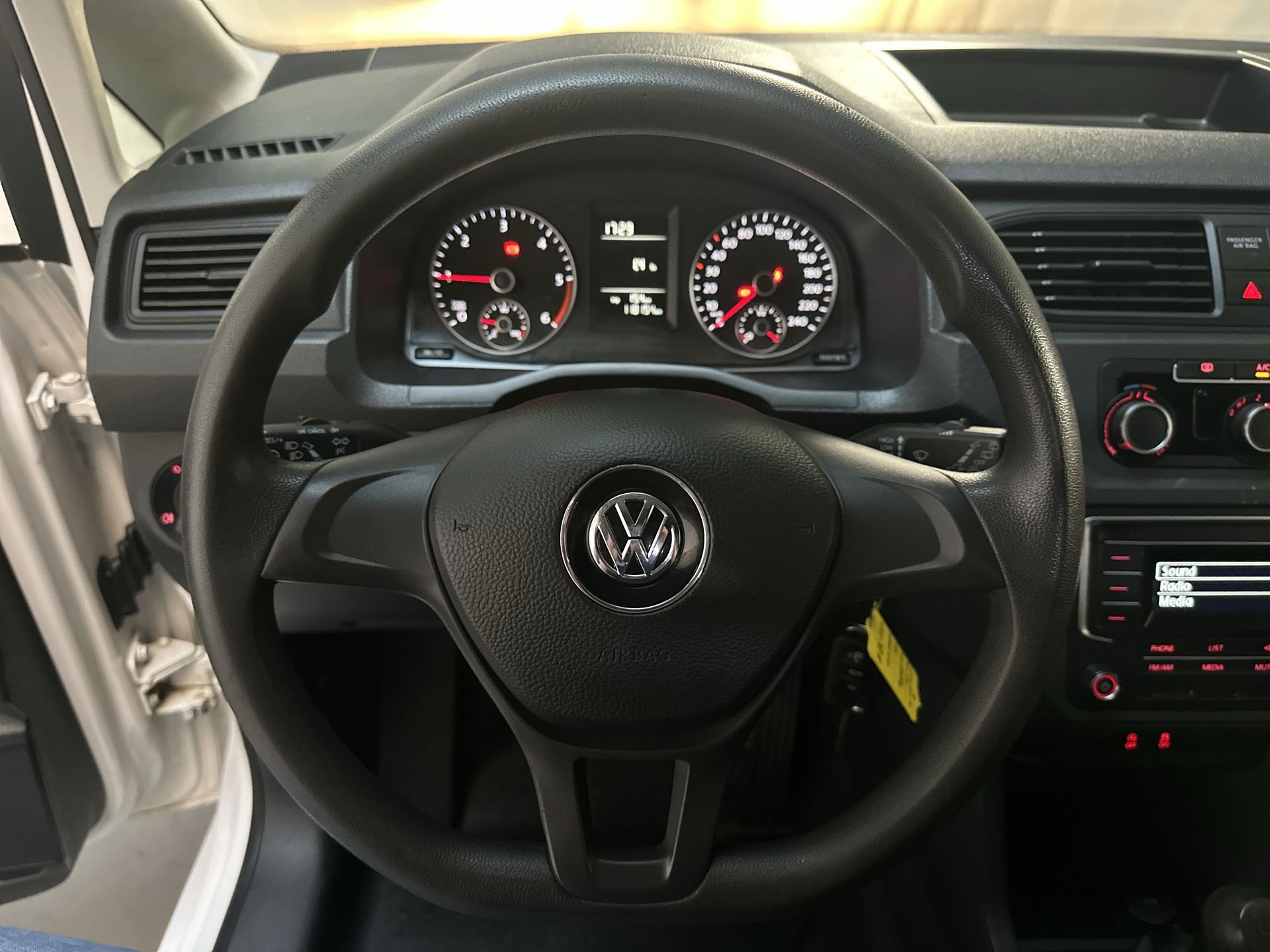 Foto van Volkswagen Caddy Modified Partition Wall