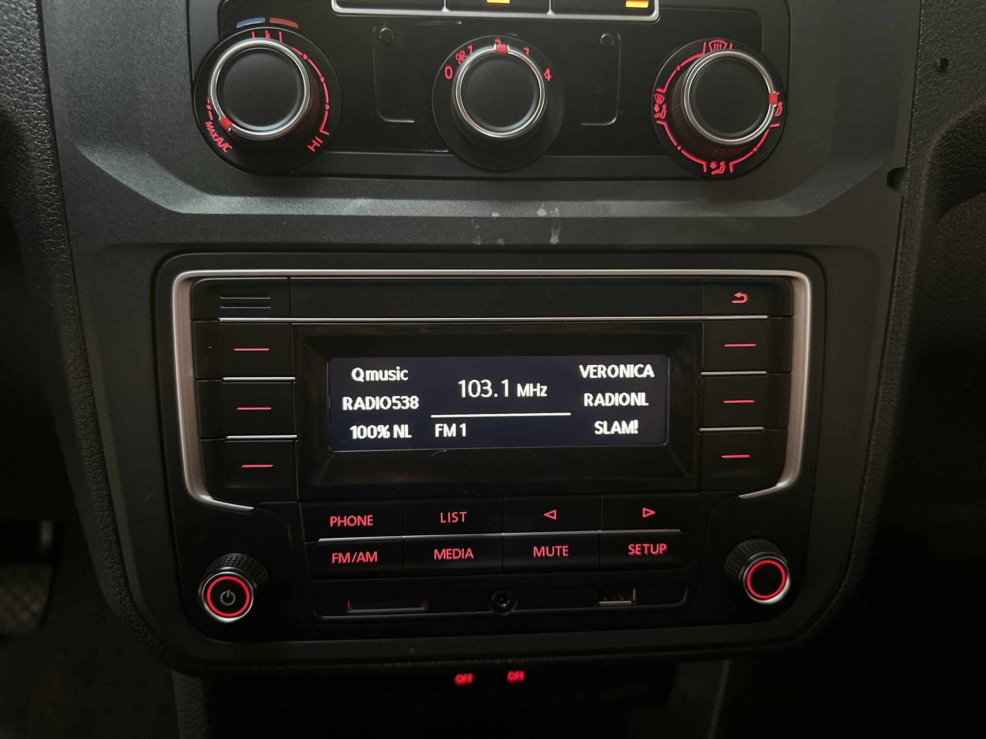 Foto van Volkswagen Caddy Modified Partition Wall