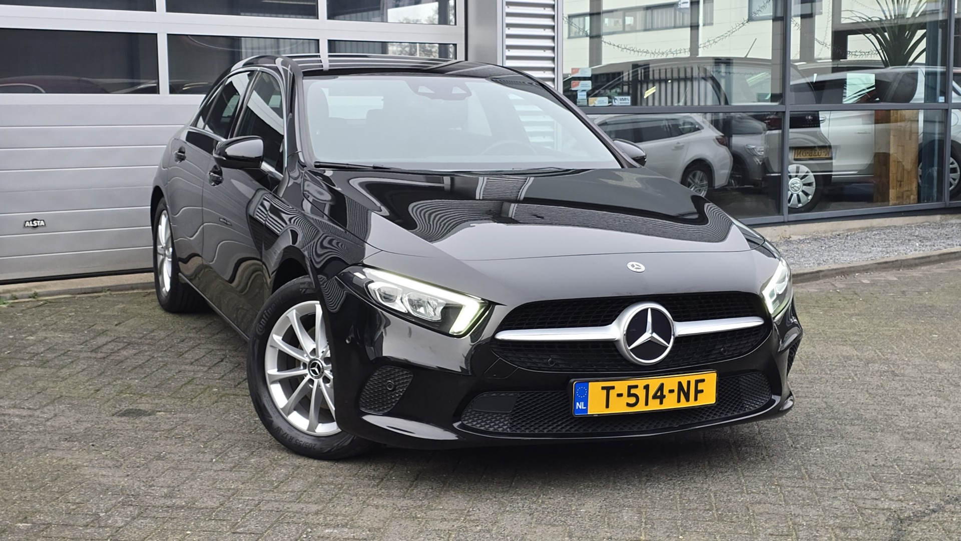 Mercedes-Benz A-klasse 200 Luxury Line 2022 - voorkant