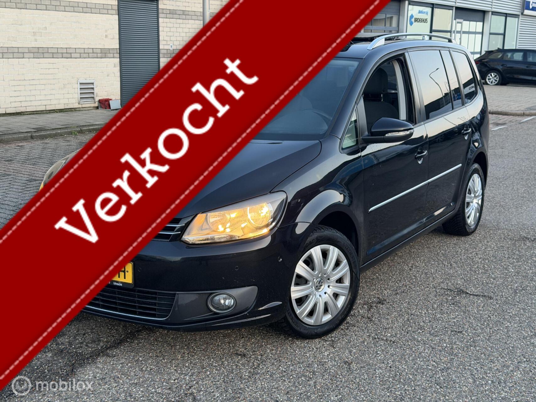Volkswagen Touran 1.6 TDI 7 persoon.  Panoramadak 2013 - voorkant