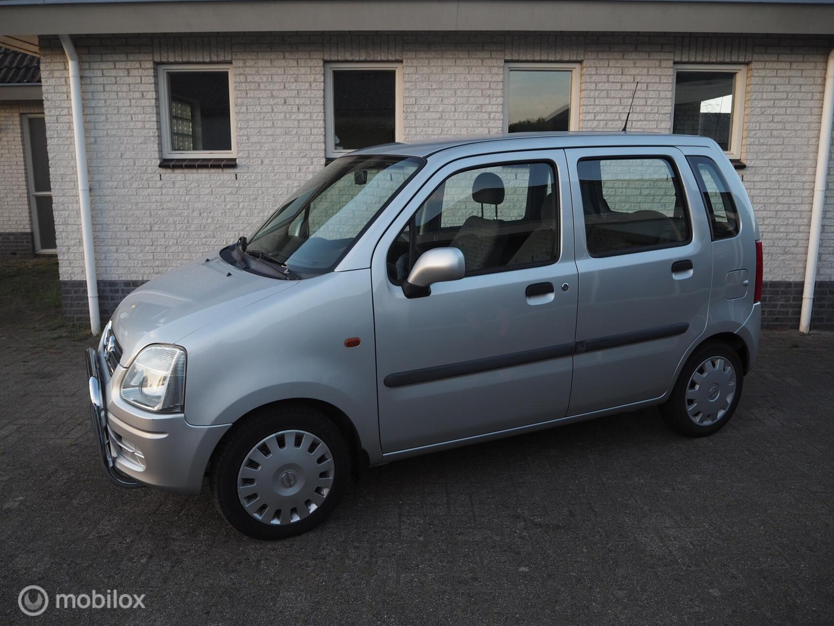 Opel Agila 1.2-16V met Trekhaak 2003 - voorkant