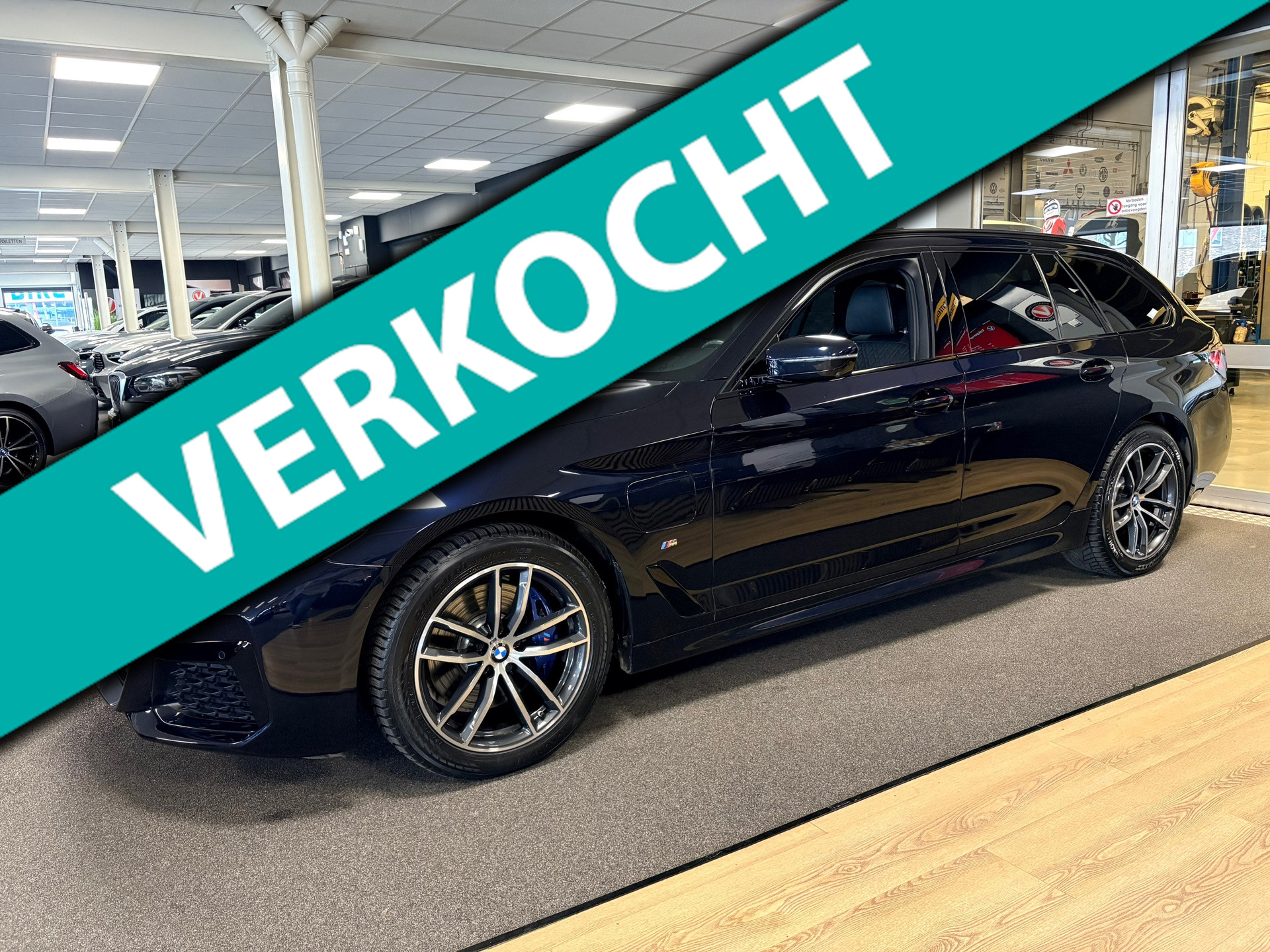 BMW 530e xDrive 530e xDrive High Executive M-sport / leer / pano / navi / head-up / Apple carplay 2021 - voorkant