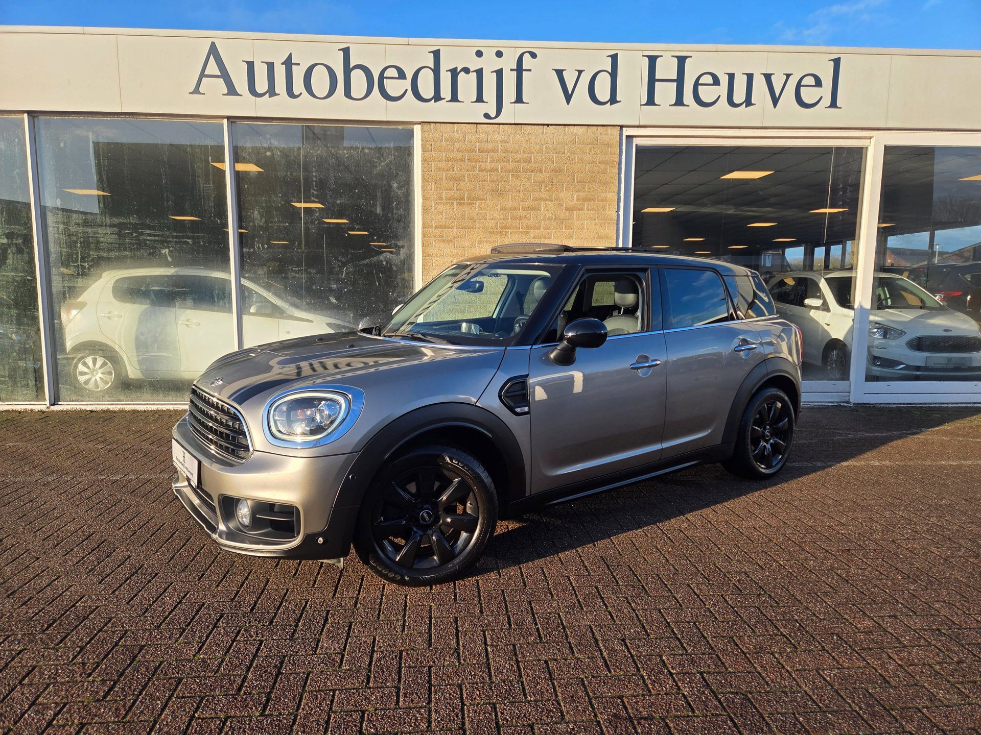 Foto van MINI COUNTRYMAN COOPER