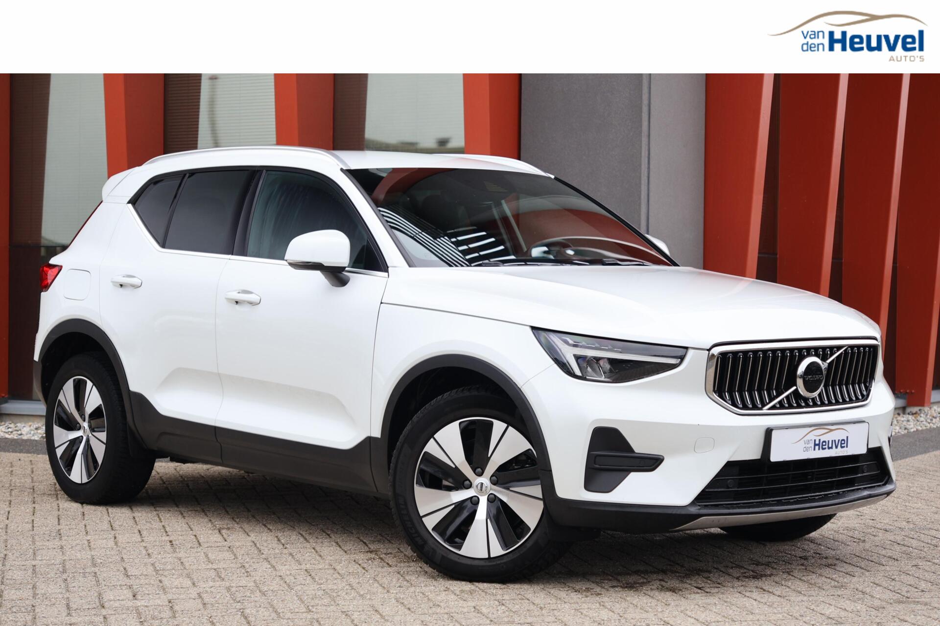 Volvo XC40 T4 Recharge Plus Bright | Stoelverwarming | Trekhaak | Parkeercamera | BLIS | Pilot Assist | Keyless 2022 - voorkant