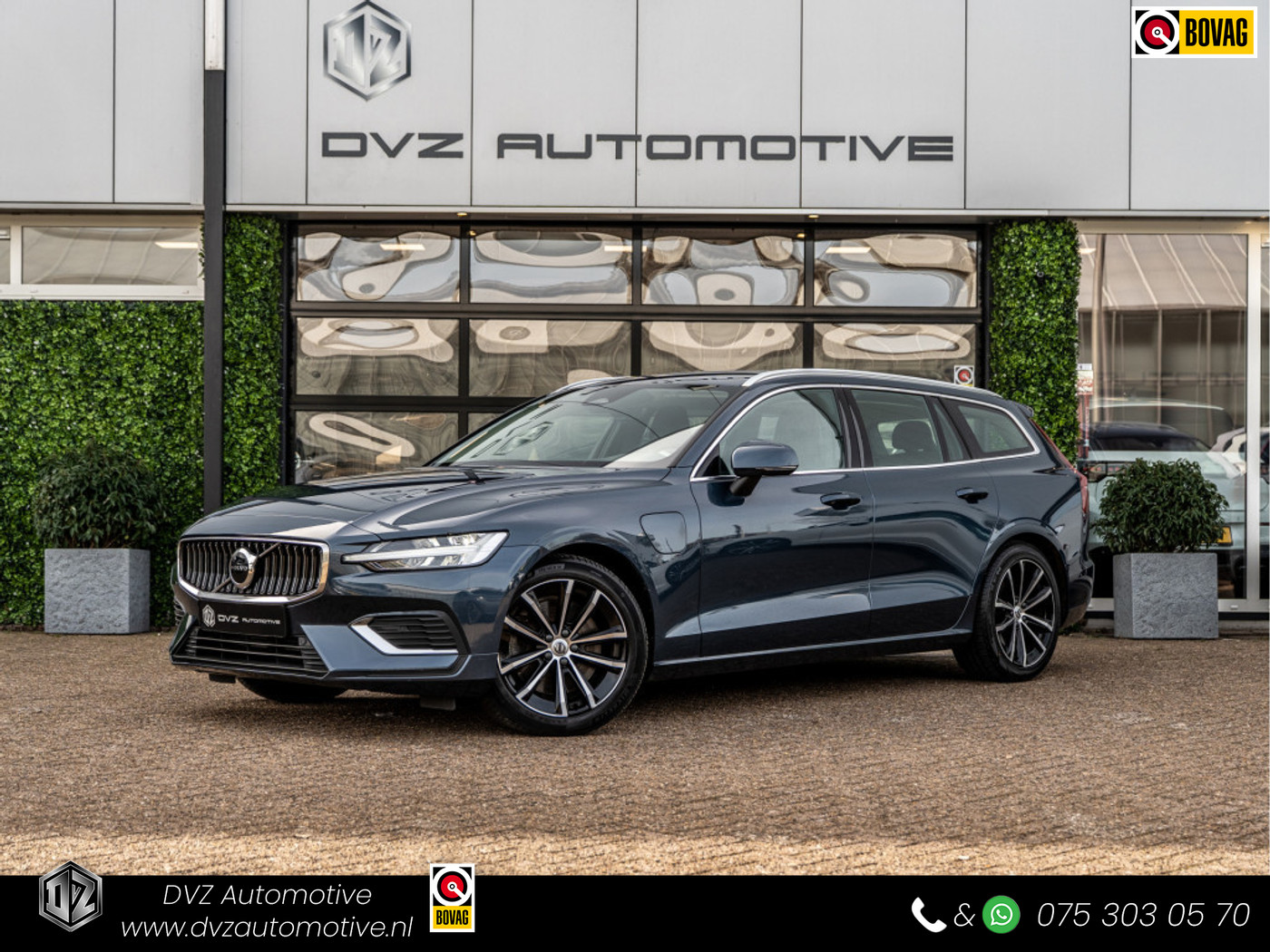 Volvo V60 2.0 T6 Plug-in hybrid AWD Ultimate Bright 2022 - voorkant