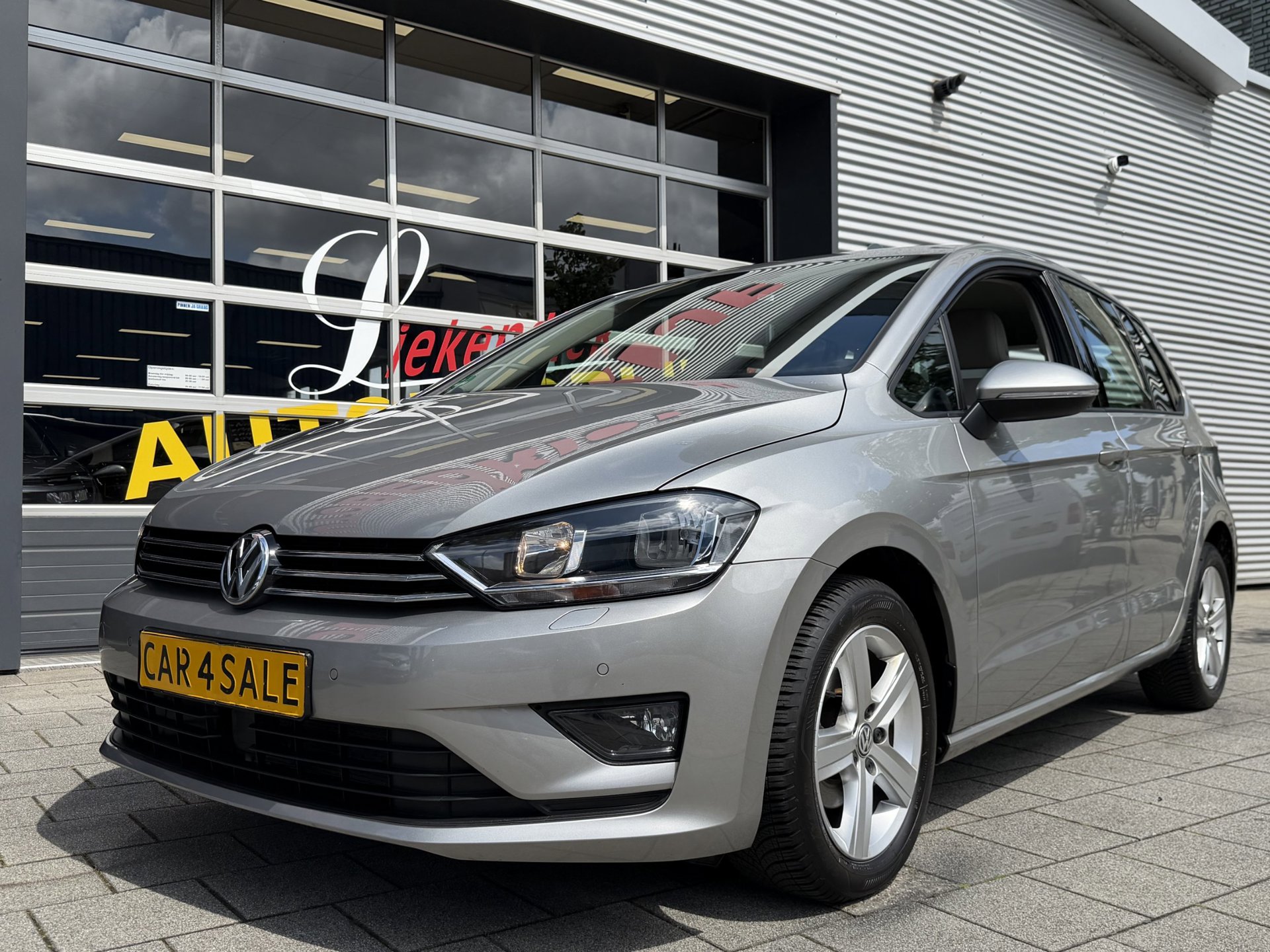 Volkswagen Golf Sportsvan 1.2 TSI Comfortline BlueMotion - Airco I Sport velgen I PDC I Veiligheid pakket I Dealer onderhouden 2017 - voorkant