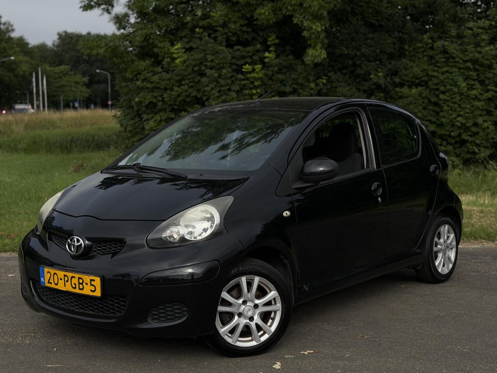 Toyota Toyota Aygo 1.0-12V Comfort Navigator Airco/5Deurs/Tomtom 2011 - voorkant