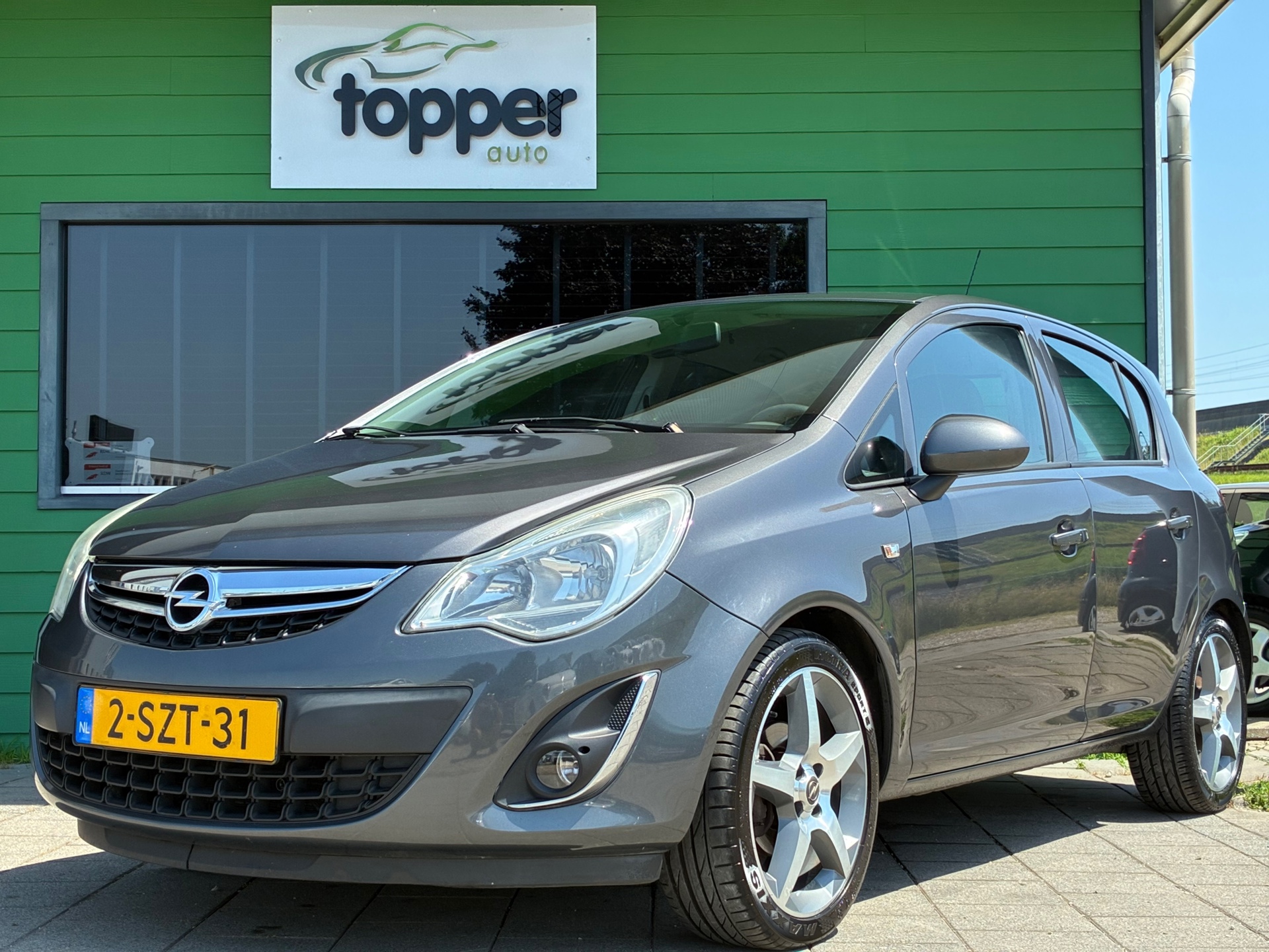 Opel Corsa 1.2-16V Anniversary Edition | 2e Eigenaar | Navigatie | Airco |Trekaak 2012 - voorkant