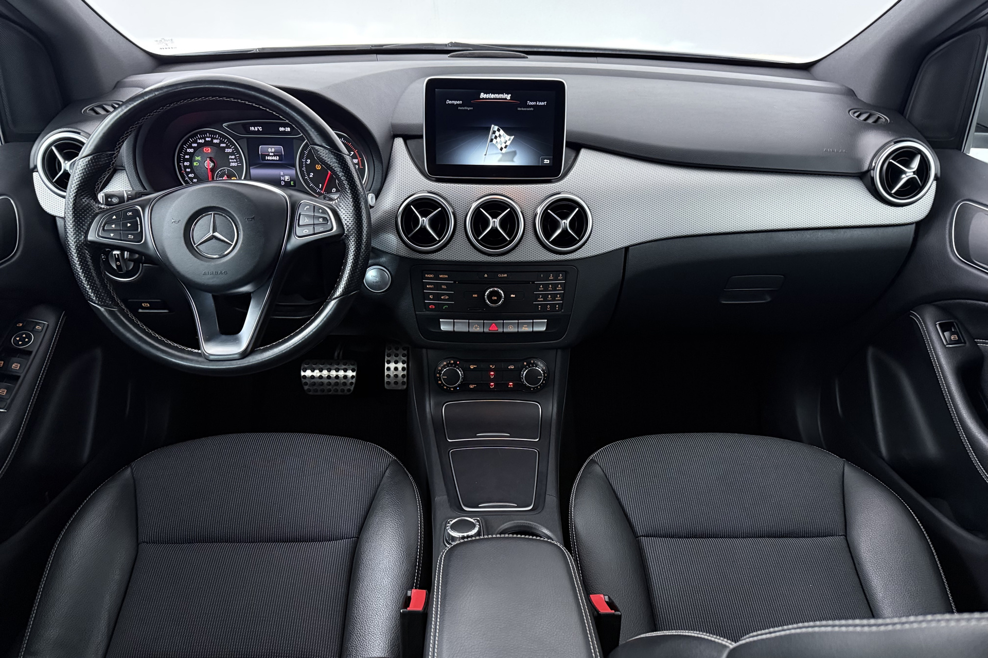 Foto van Mercedes-Benz B 180