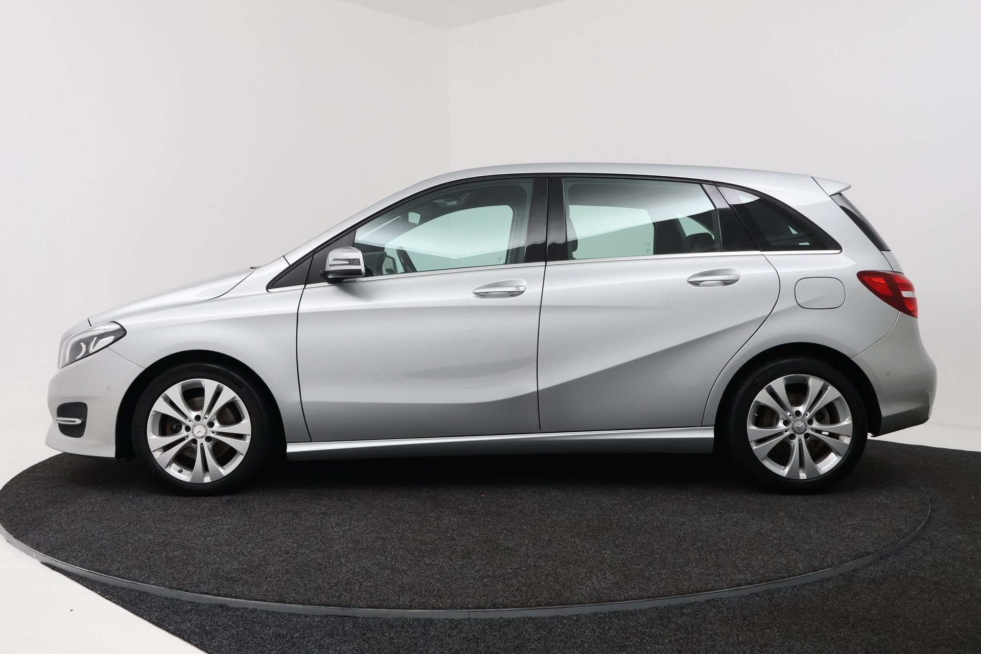 Foto van Mercedes-Benz B 180