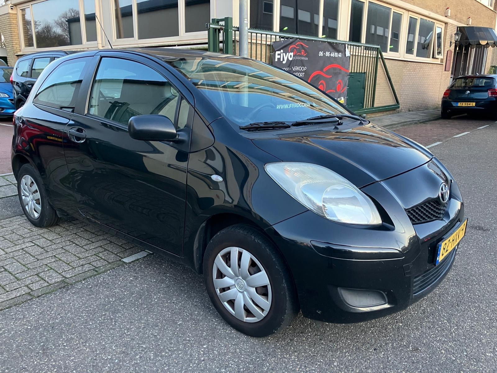 Toyota Toyota Yaris 1.0 VVTi Acces 2009 nieuwe apk 2009 - voorkant