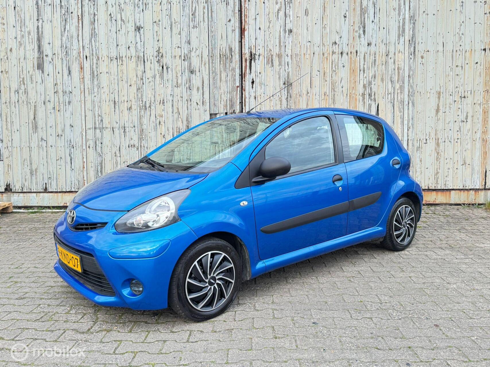Toyota Toyota Aygo 1.0 VVT-i Access 2013 - voorkant