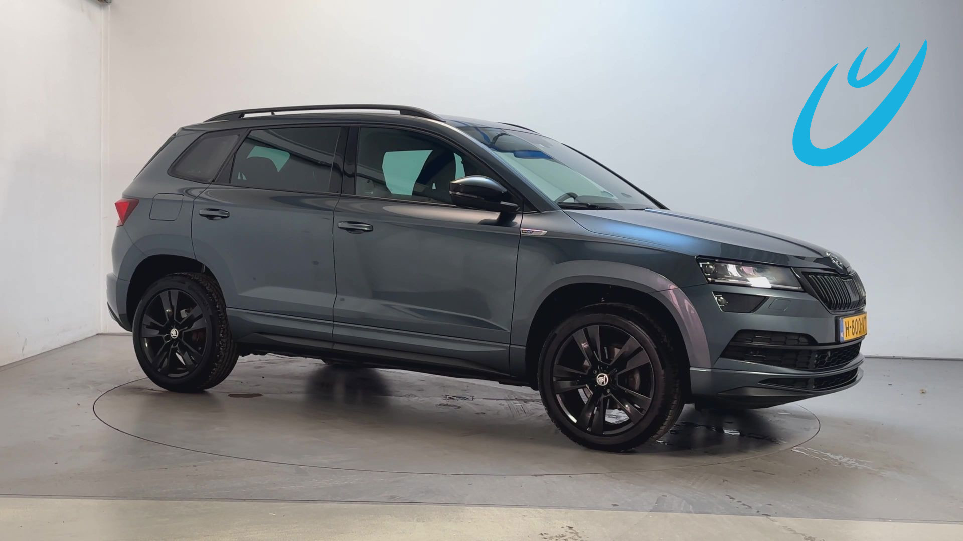 Skoda Karoq 1.5 TSI DSG ACT Sportline Business Sfeerverlichting Virtual Cockpit Stoelverwarming Navigatie 2020 - voorkant