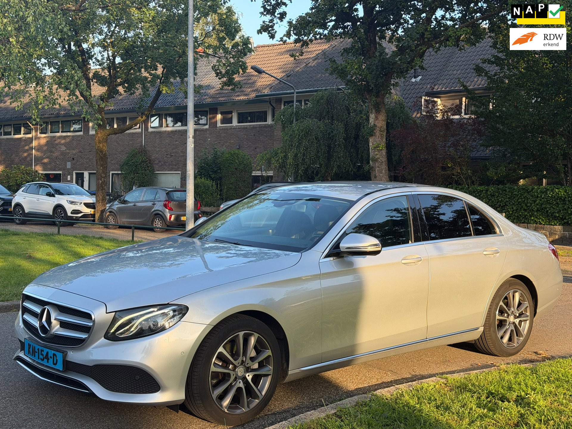 Mercedes-Benz E 220 D 220 d RIJDGOED/WIDESCREEN/AUTOMAAT/ 2016 - voorkant