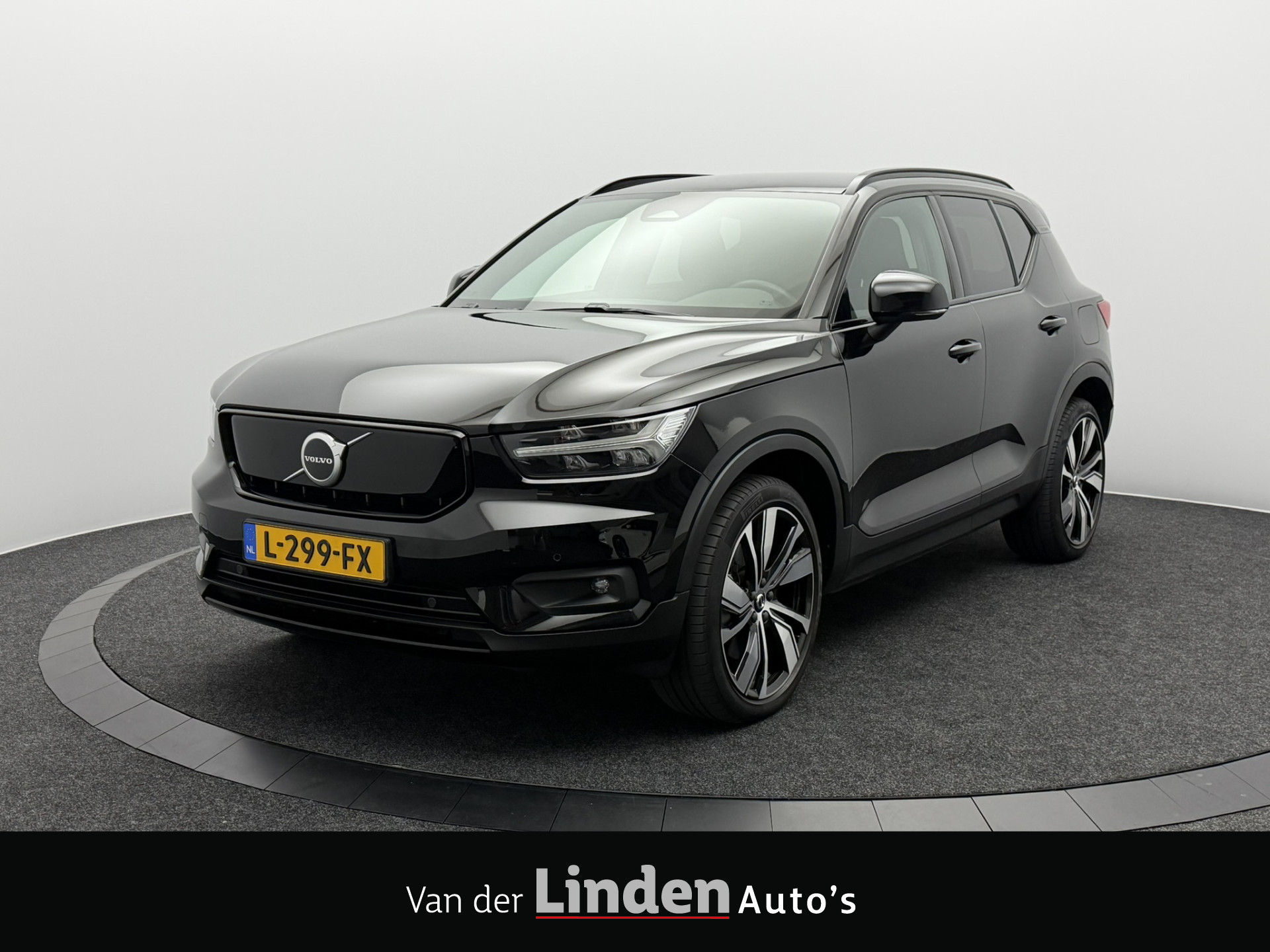 Volvo XC40 Recharge P8 AWD R-Design SOH 93,9% | Warmtepomp | Camera | Navigatie | Stoel/Stuurverwarming 2021 - voorkant