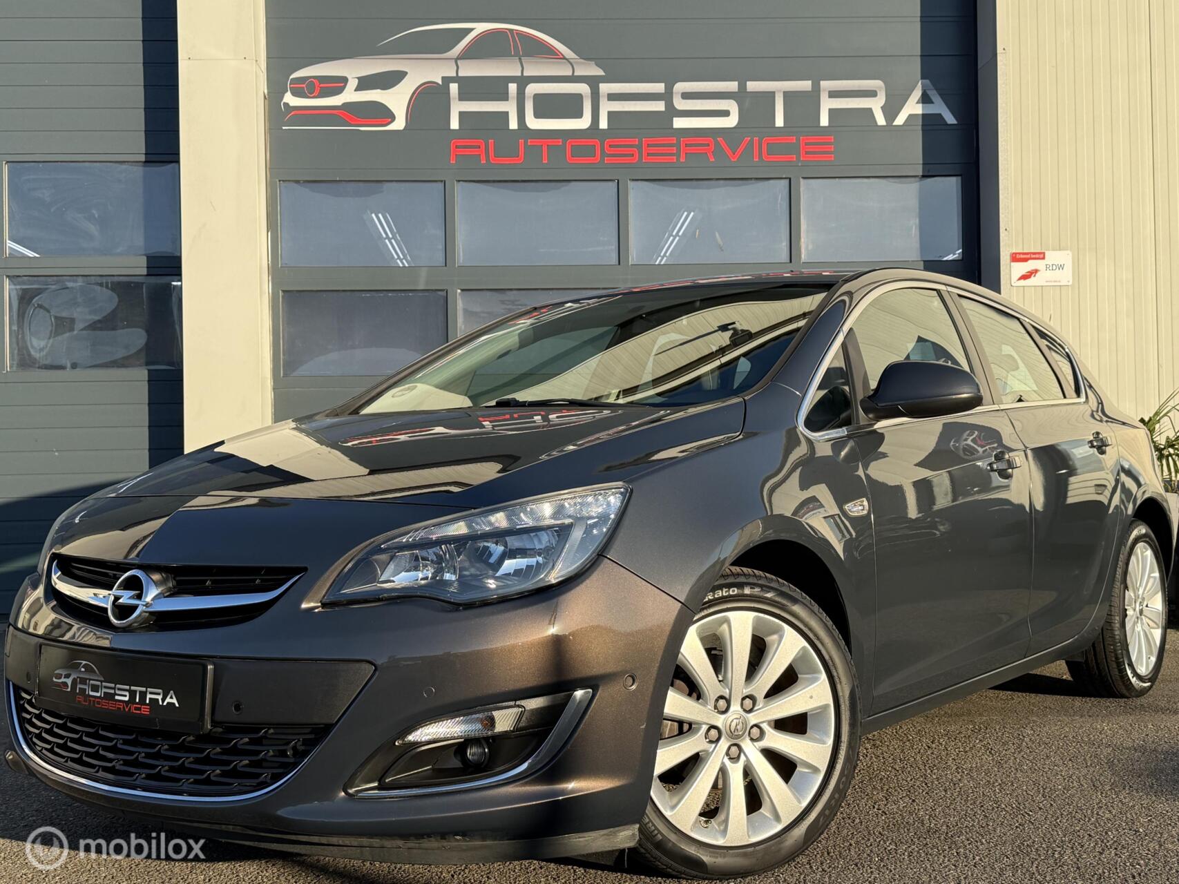 Opel Astra 1.4 Turbo Sport + 2015 - voorkant