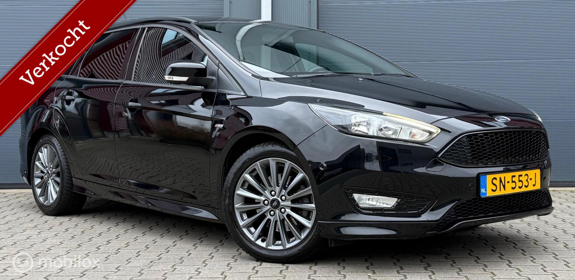 Ford Focus 1.5 ST-Line 150PK Cruise/Trekhaak/Carplay/DRL 2018 - voorkant