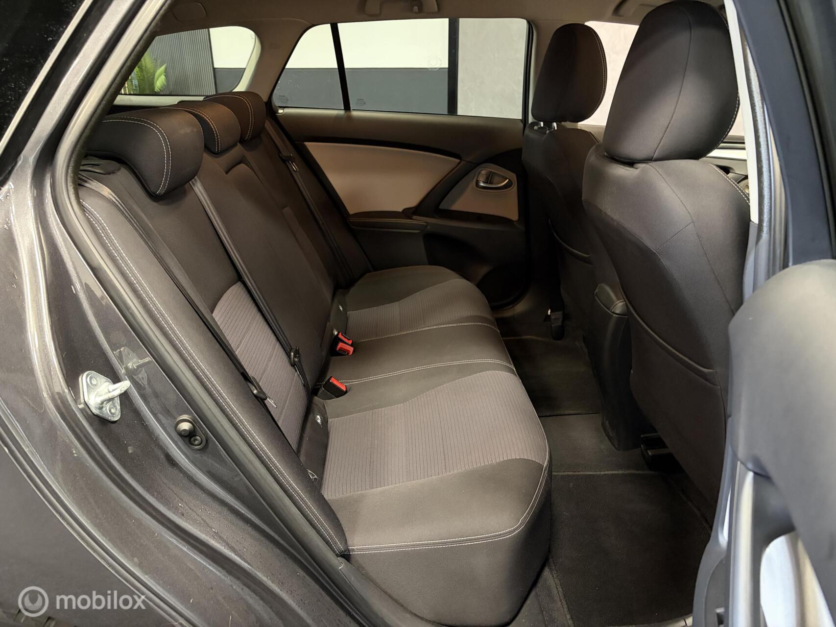 Foto van Toyota Avensis Touring Sports