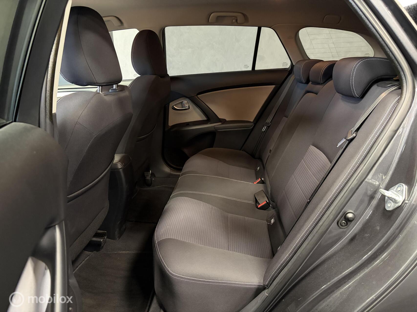 Foto van Toyota Avensis Touring Sports
