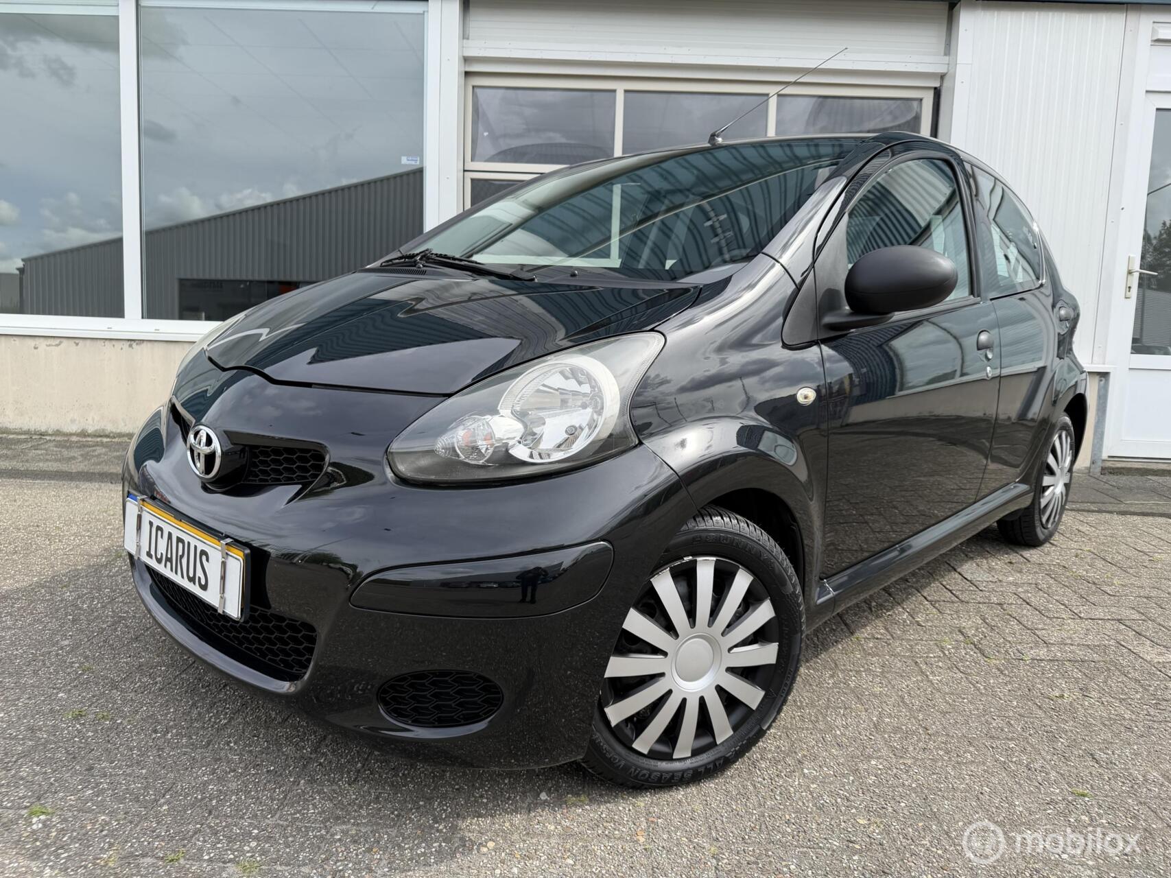 Toyota Toyota Aygo 1.0-12V Now|apk|airco|5Deurs 2011 - voorkant