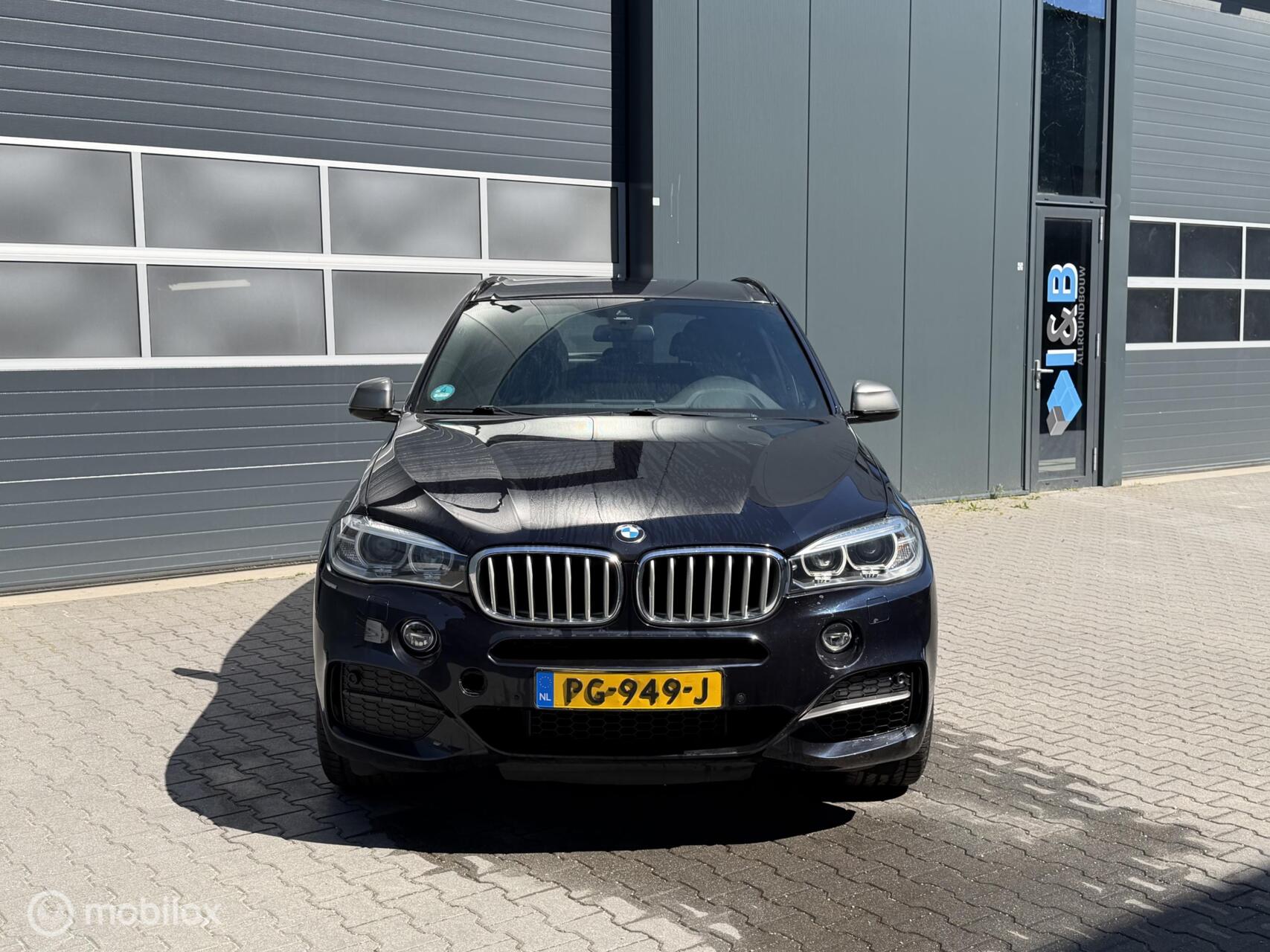 Foto van BMW X5 M50d