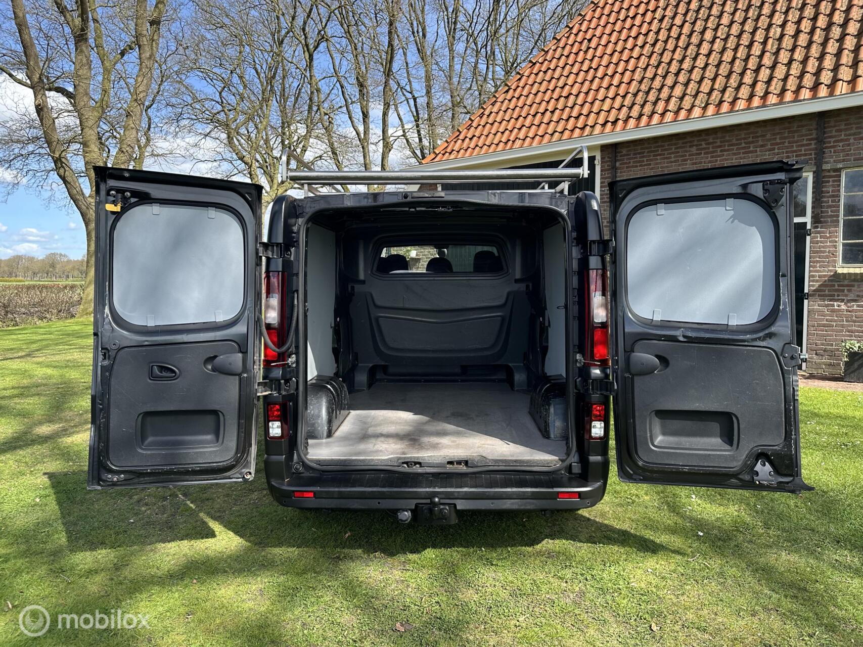 Foto van Opel Vivaro-b