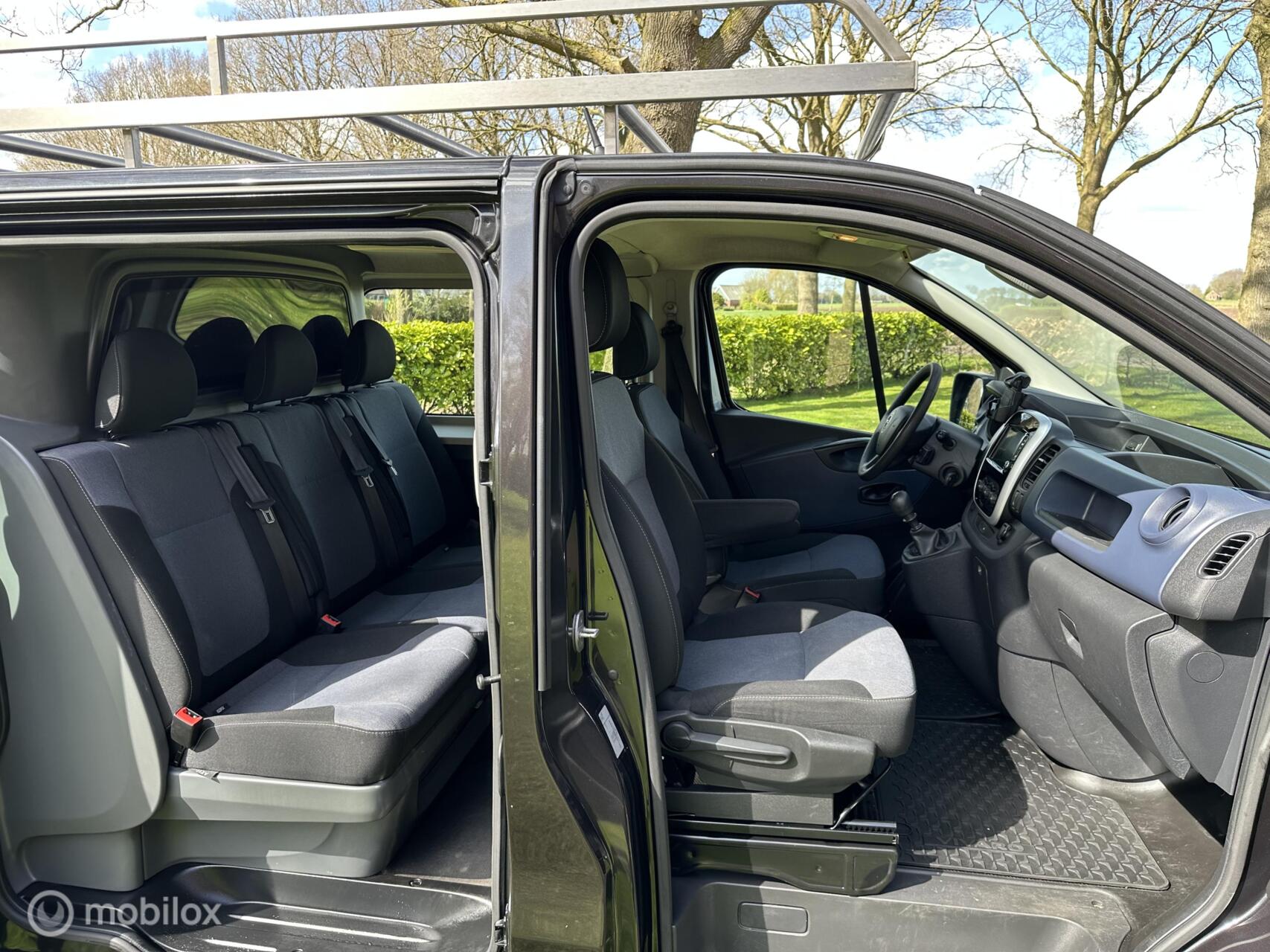 Foto van Opel Vivaro-b