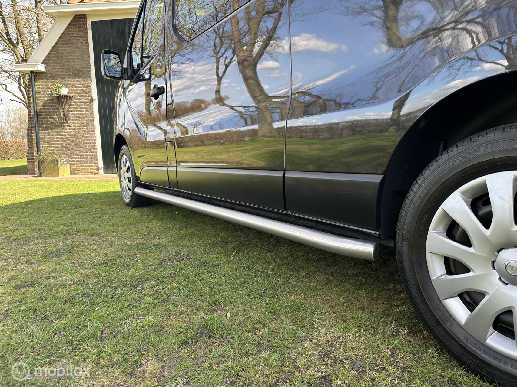 Foto van Opel Vivaro-b
