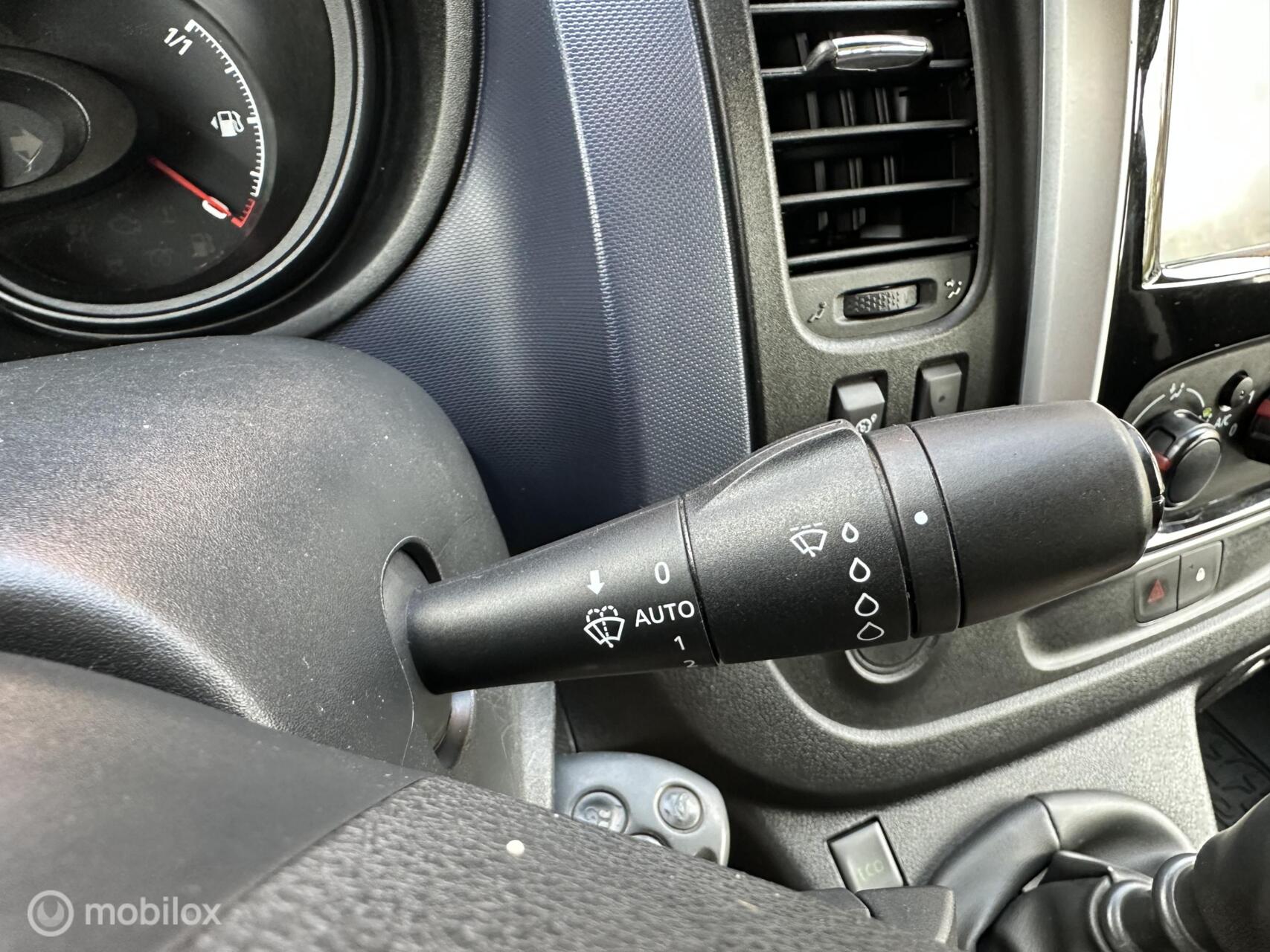 Foto van Opel Vivaro-b