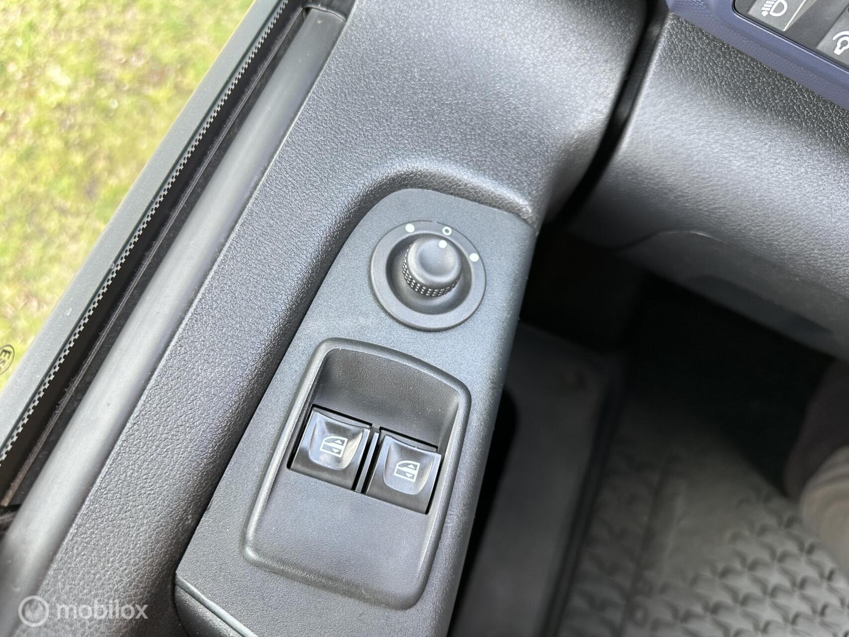Foto van Opel Vivaro-b