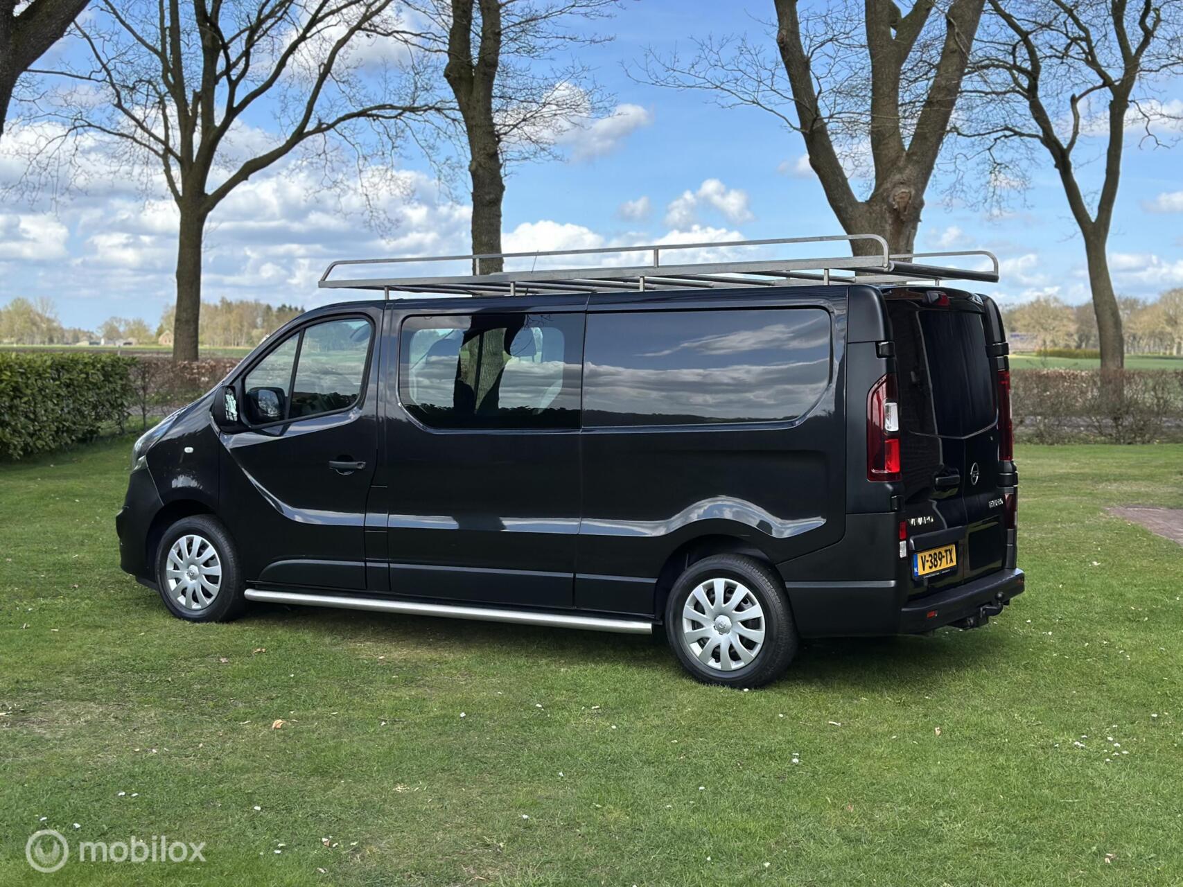 Foto van Opel Vivaro-b
