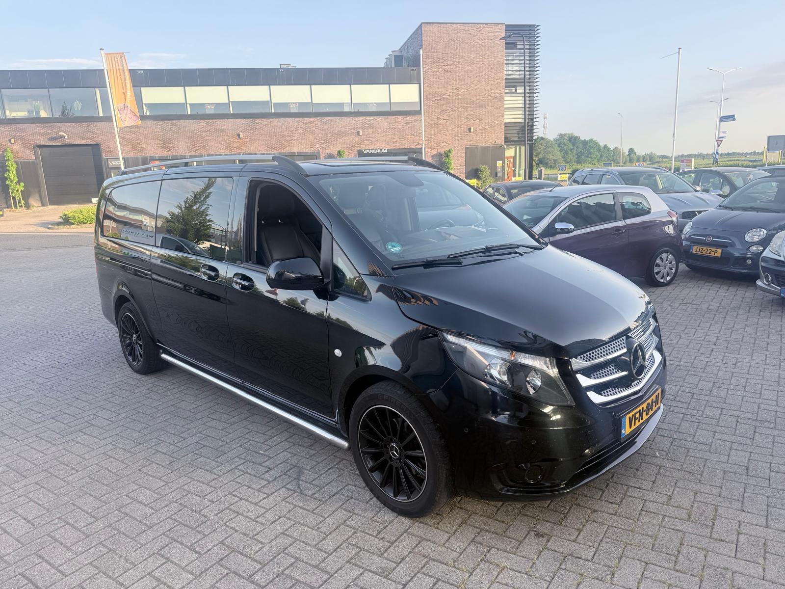 Foto van Mercedes-Benz Vito Tourer