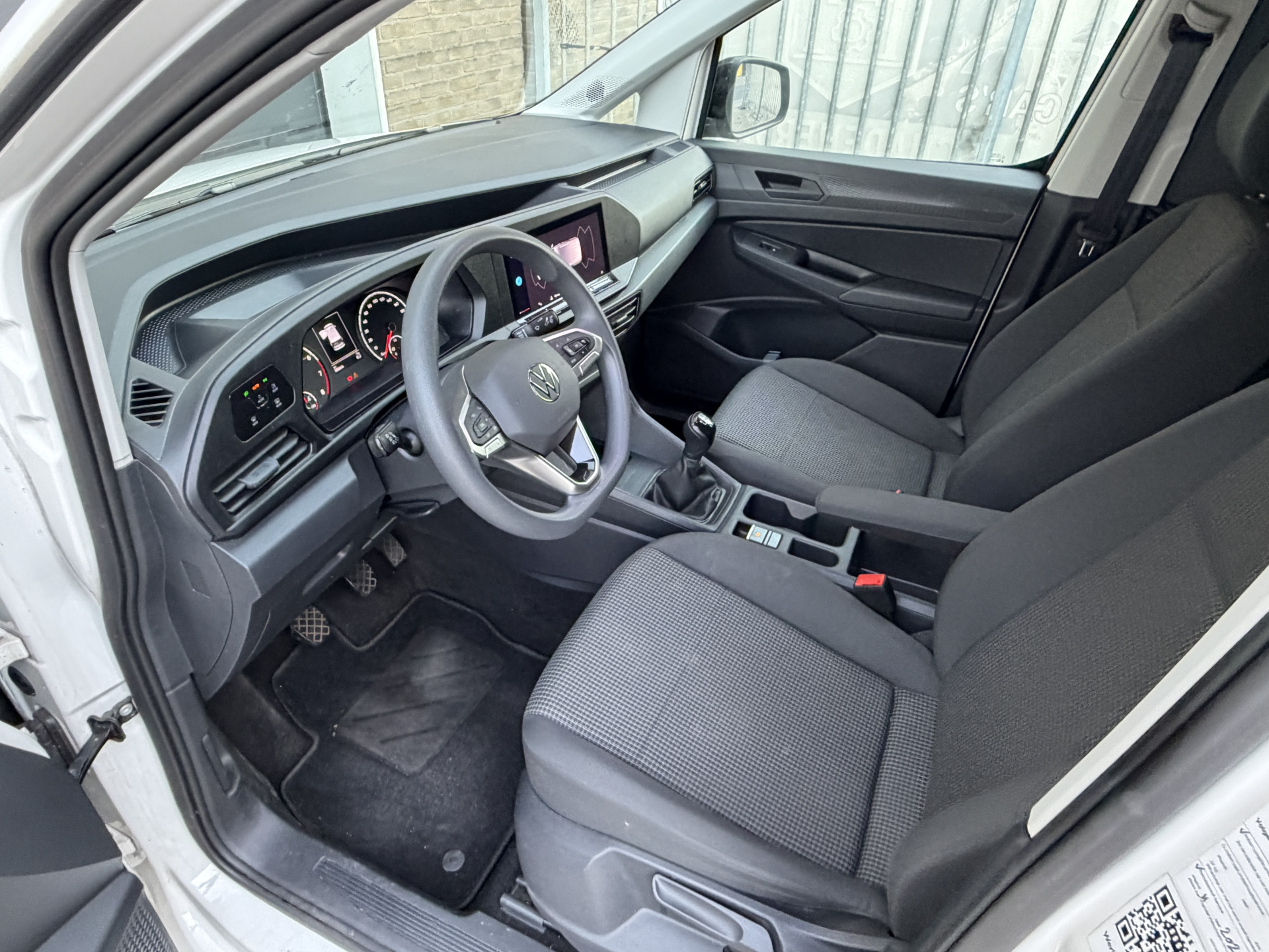 Foto van Volkswagen Caddy Modified Partition Wall